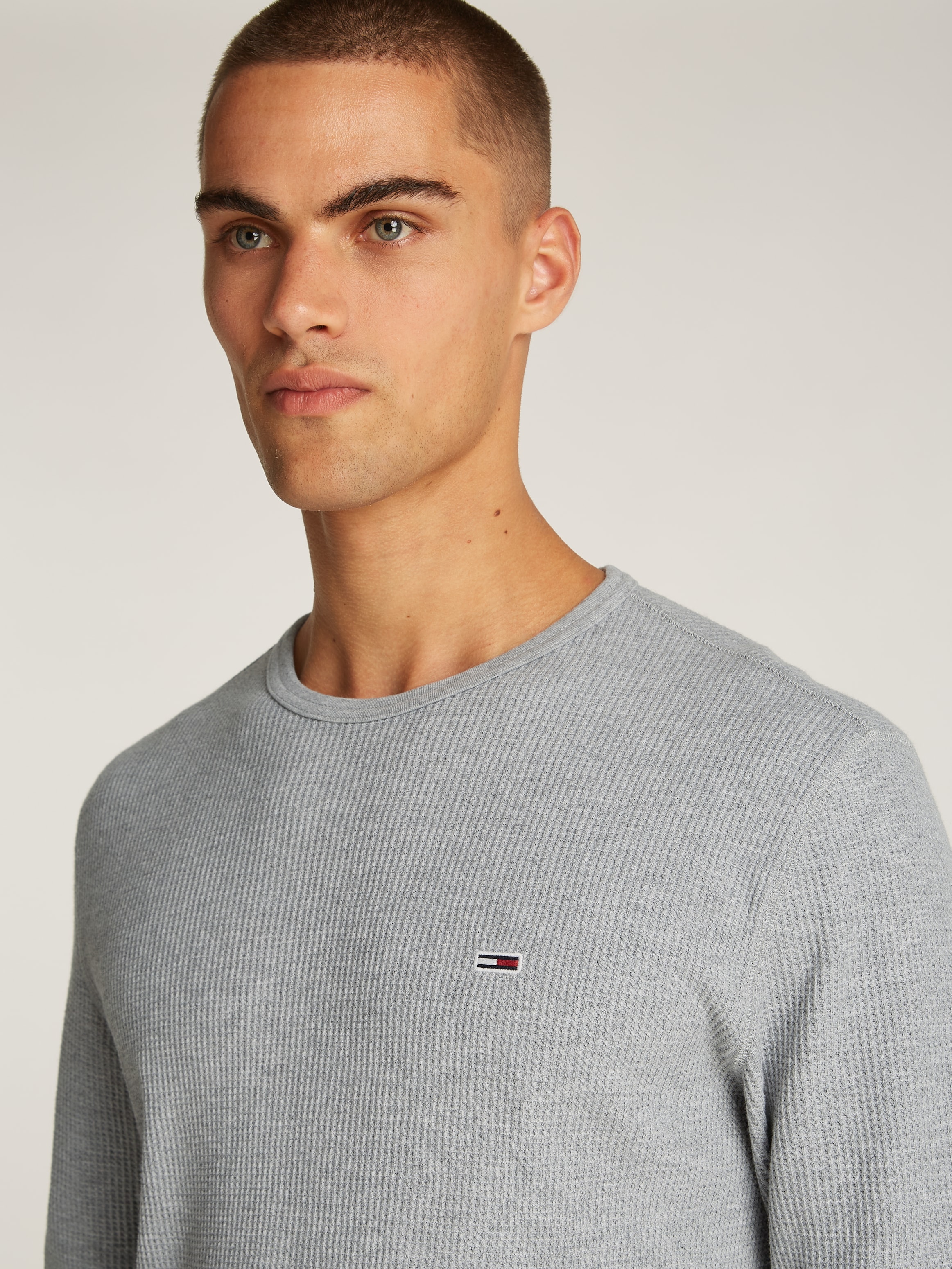 Tommy Jeans Langarmshirt »TJM SLIM WAFFLE L/S TEE EXT«, mit Waffelstruktur