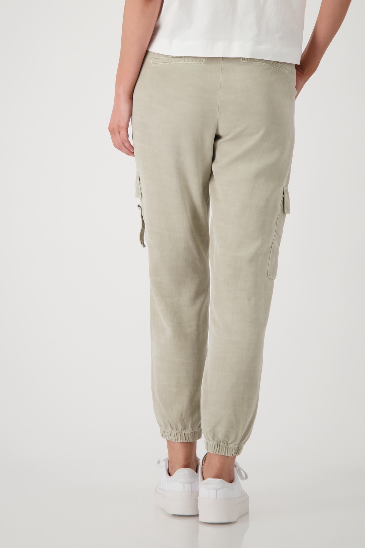 Monari Cargohose »Hose Cargo Lyocellmix72cm«, Mit elastischem Bund und Bindeband
