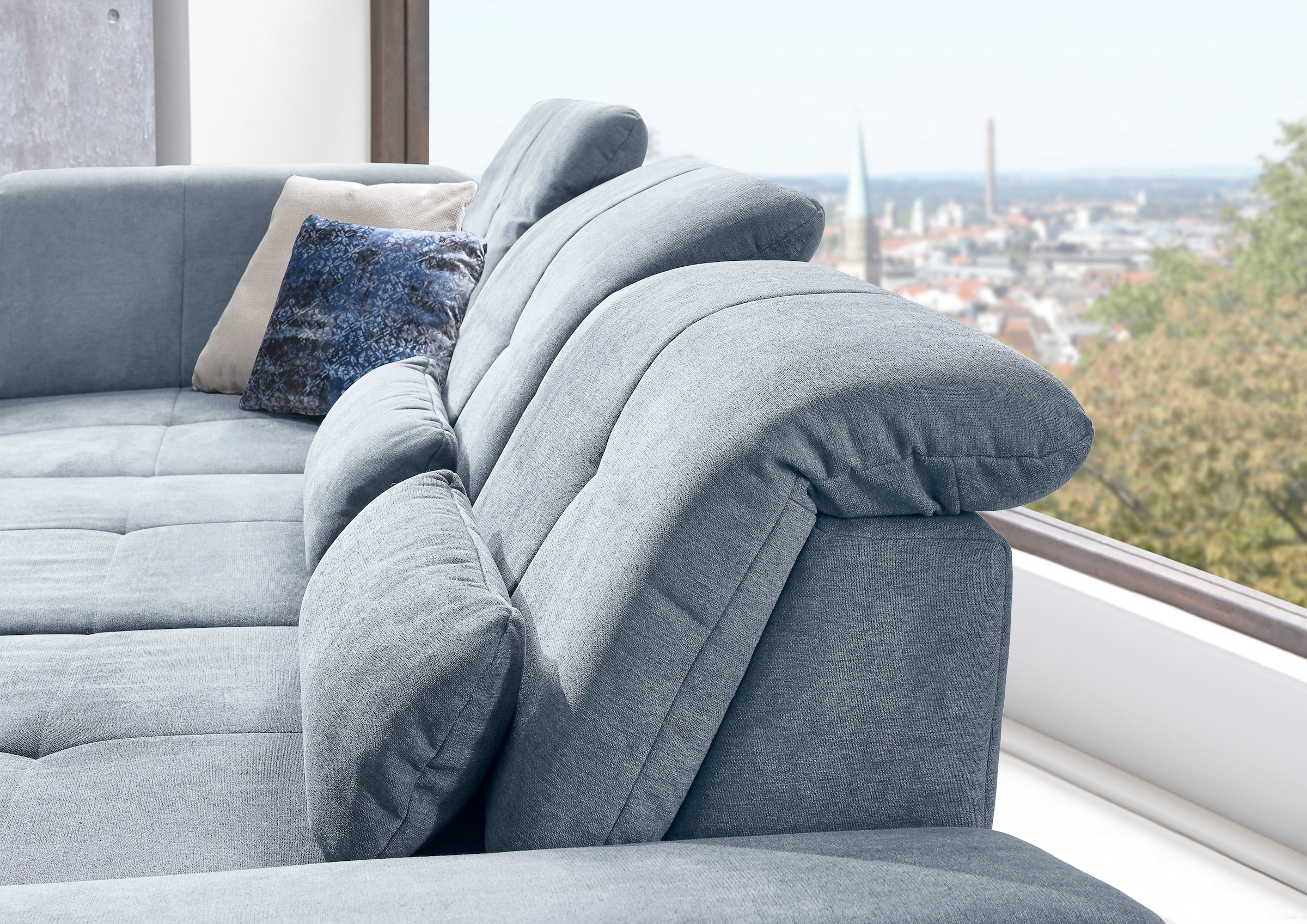 Die PlanBar Ecksofa »MP-IN16037 L-Form mit Federkern-Polsterung«, mit Sitztiefenverstellung & Zierkissen