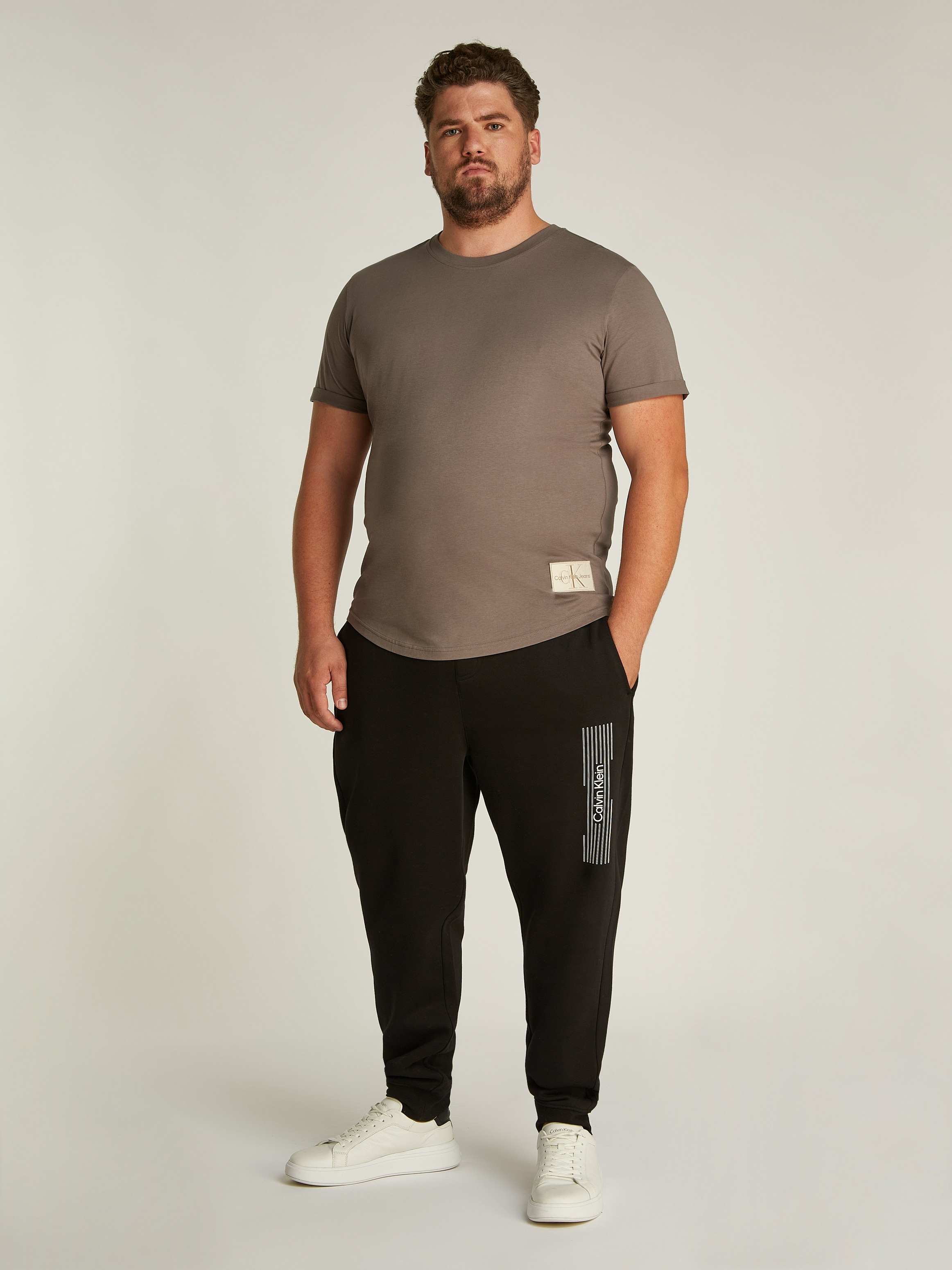 Calvin Klein Jeans Plus T-Shirt »Plus Badge Turn Up Sleeve«, in Großen Größen mit Logopatch