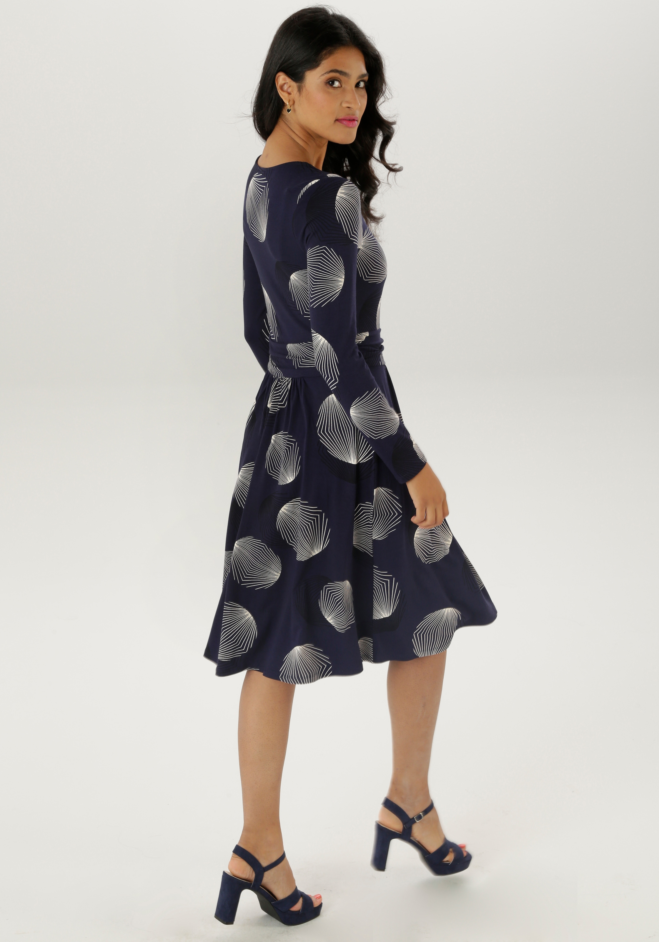Aniston SELECTED Jerseykleid, mit figurbetonenden Raffungen in der Taille - NEUE KOLLEKTION