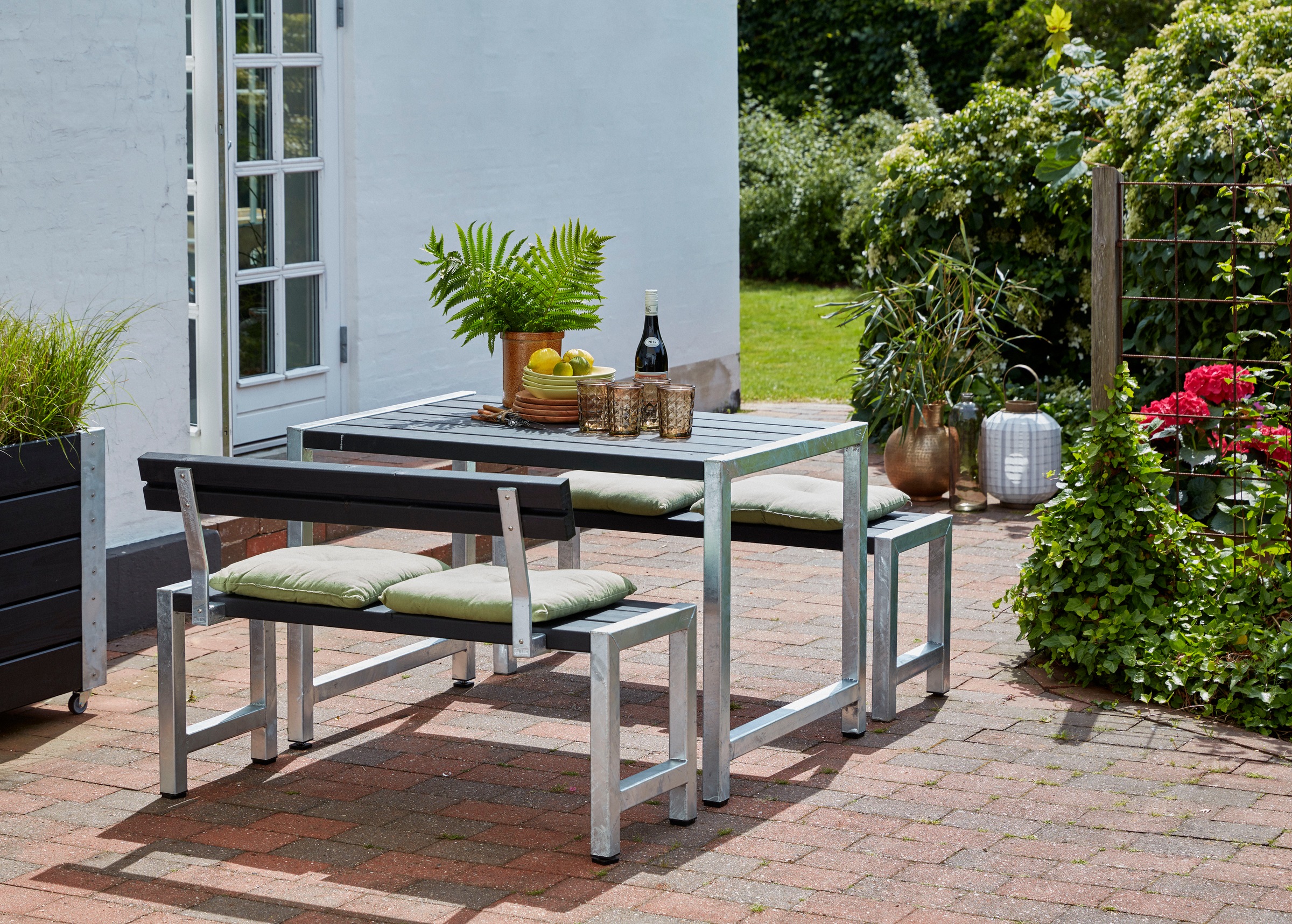 PLUS Garten-Essgruppe »Cafegarnituren«, (3 tlg.), bestehend aus: Tisch und 2 Bänke + 1 Rückenlehne