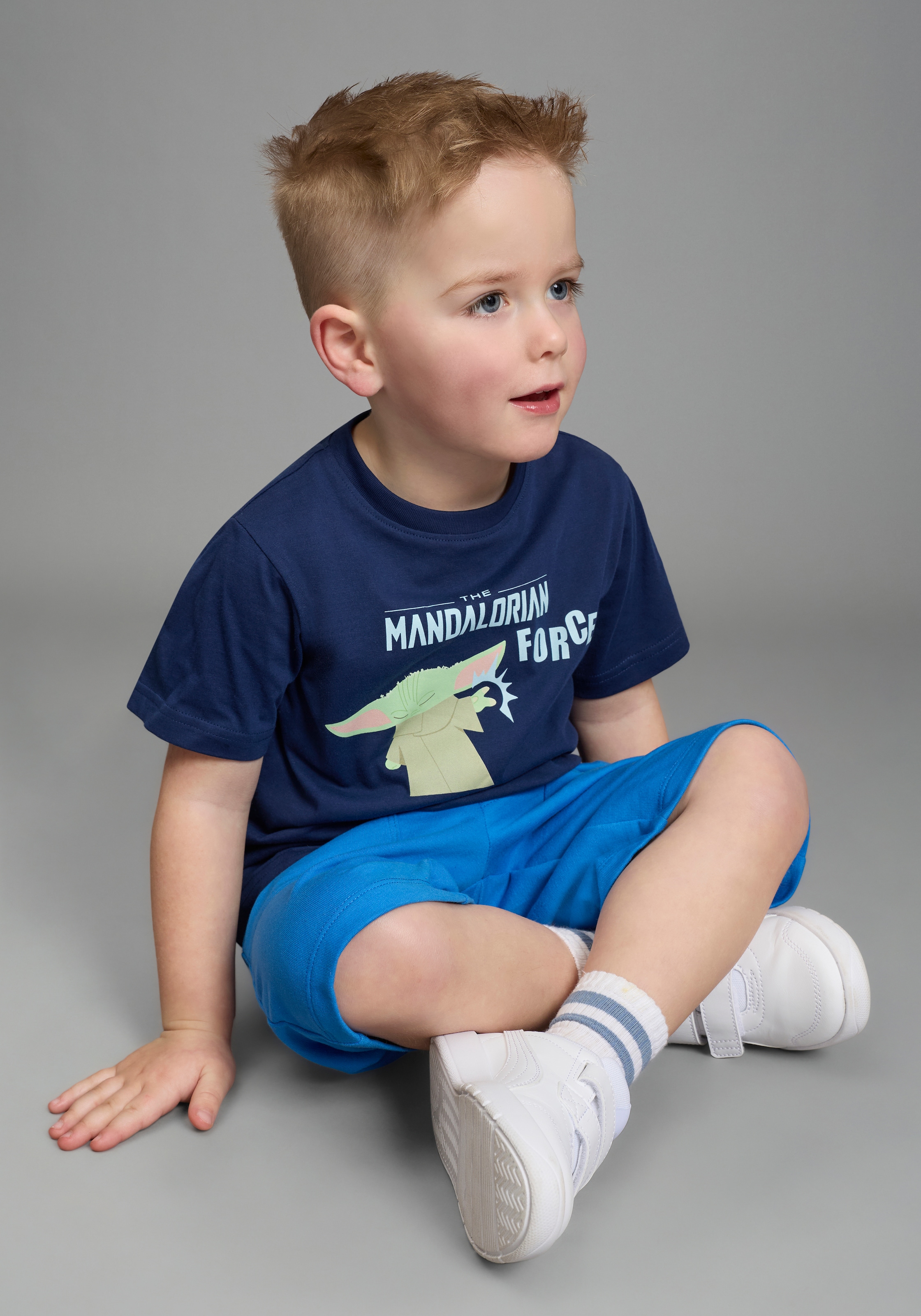KIDSWORLD T-Shirt »STAR WARS: MADALORIAN - Disney Shirt« MANDALORIAN Shirt für Jungen, Kurzarm, bedruckte Optik, aus Baumwolle