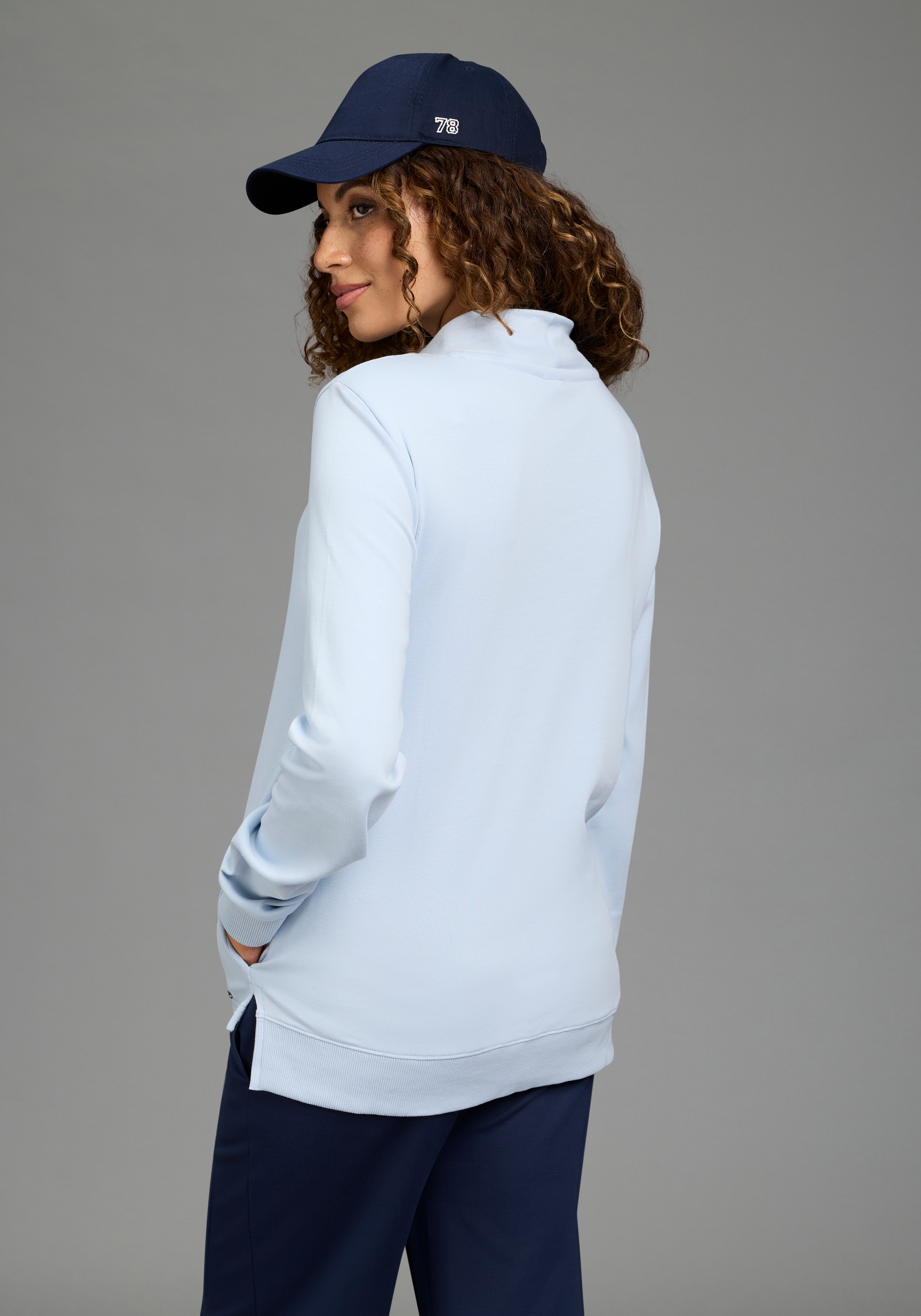 KangaROOS Sweatshirt , mit Metalllabel, hüftbedeckende Länge, auch in großen Größen
