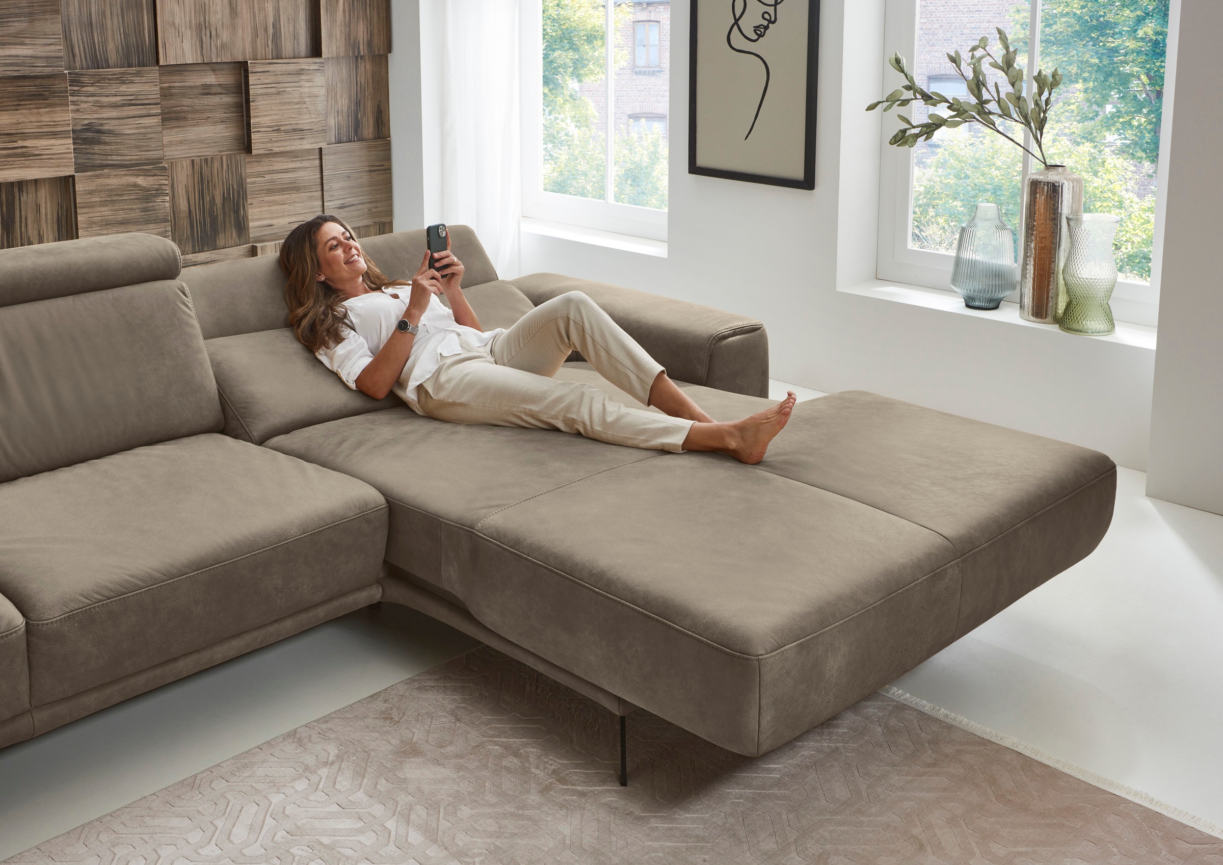 Die PlanBar Ecksofa »PN-EM22041 L-Form«, wahlweise motorisches Canape oder Sitztiefenverstellung