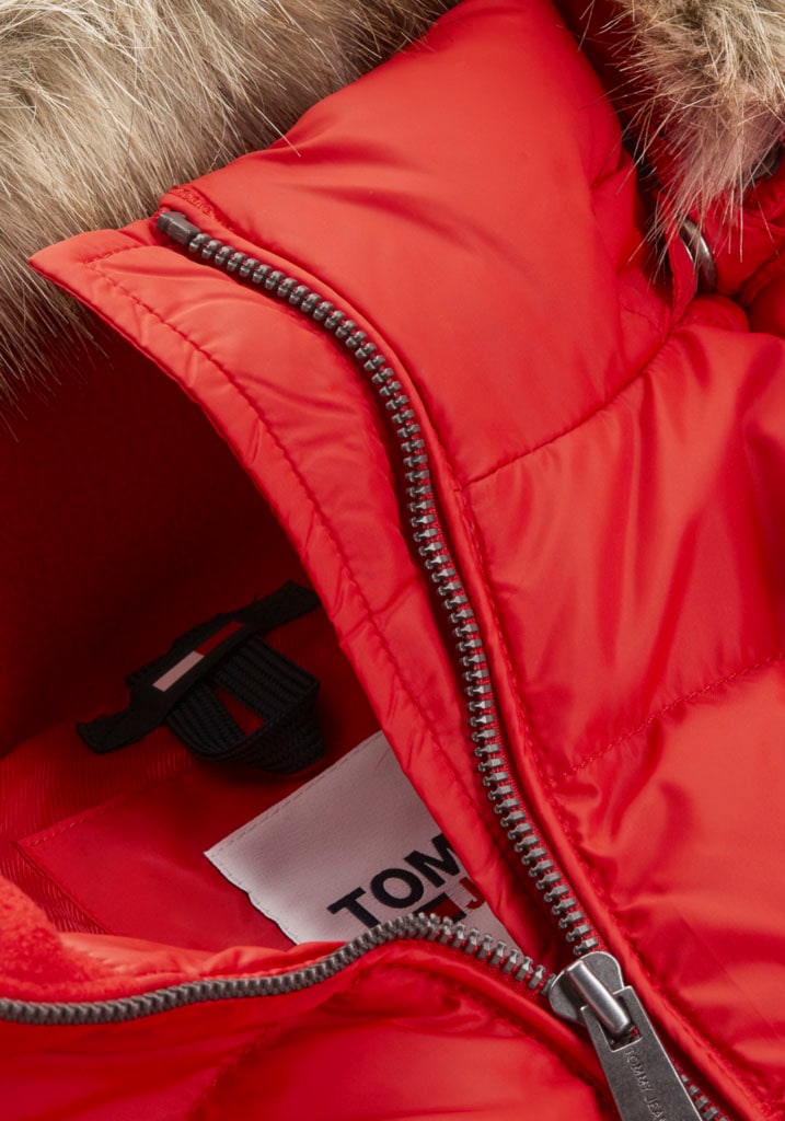Tommy Jeans Daunenjacke »BASIC HOODED DOWN JACKET«, mit Kapuze, mit Fellimitat an der Kapuze & Tommy Jeans Logo-Flag