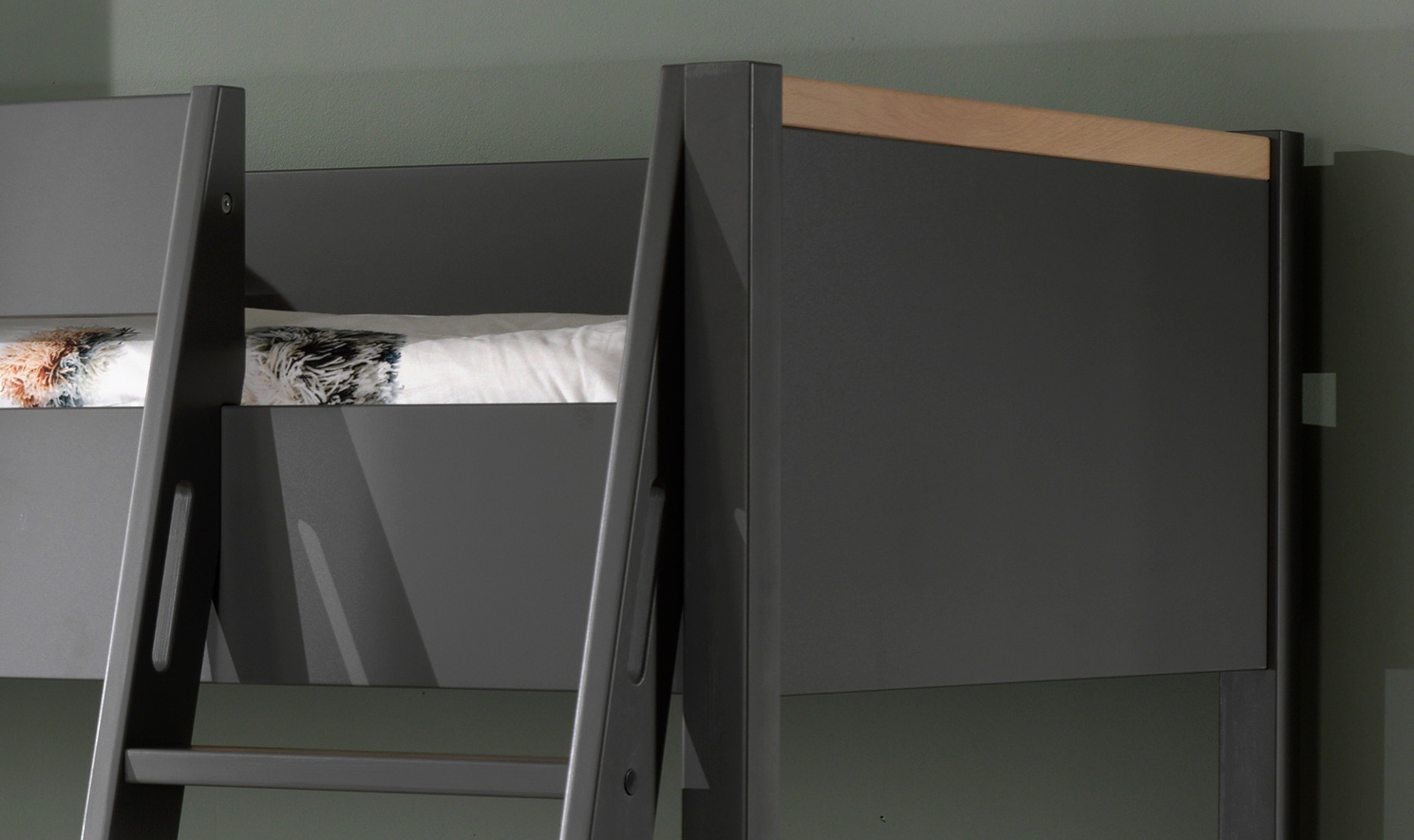 Vipack Hochbett »London«, (Made in Europe), mit Melamin-Oberfläche und Rollrost