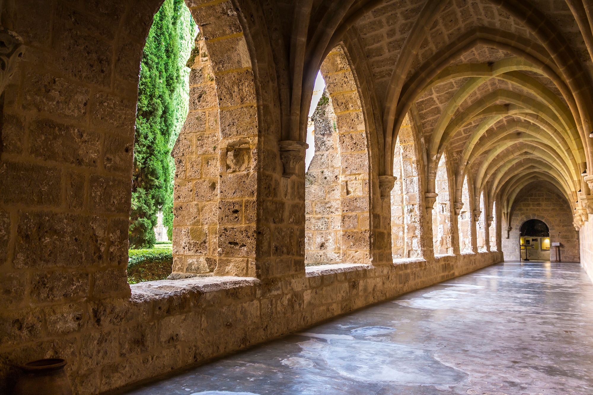 Papermoon Fototapete »ARCHITEKTUR-ZARAGOZA KLOSTER GARTEN« günstig online kaufen