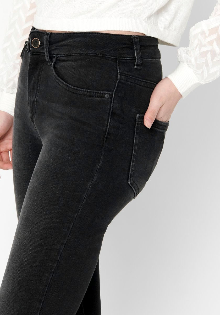 ONLY Ankle-Jeans »ONLBLUSH MID SK ANK RW REA1099 NOOS«, mit fransigen Säumen