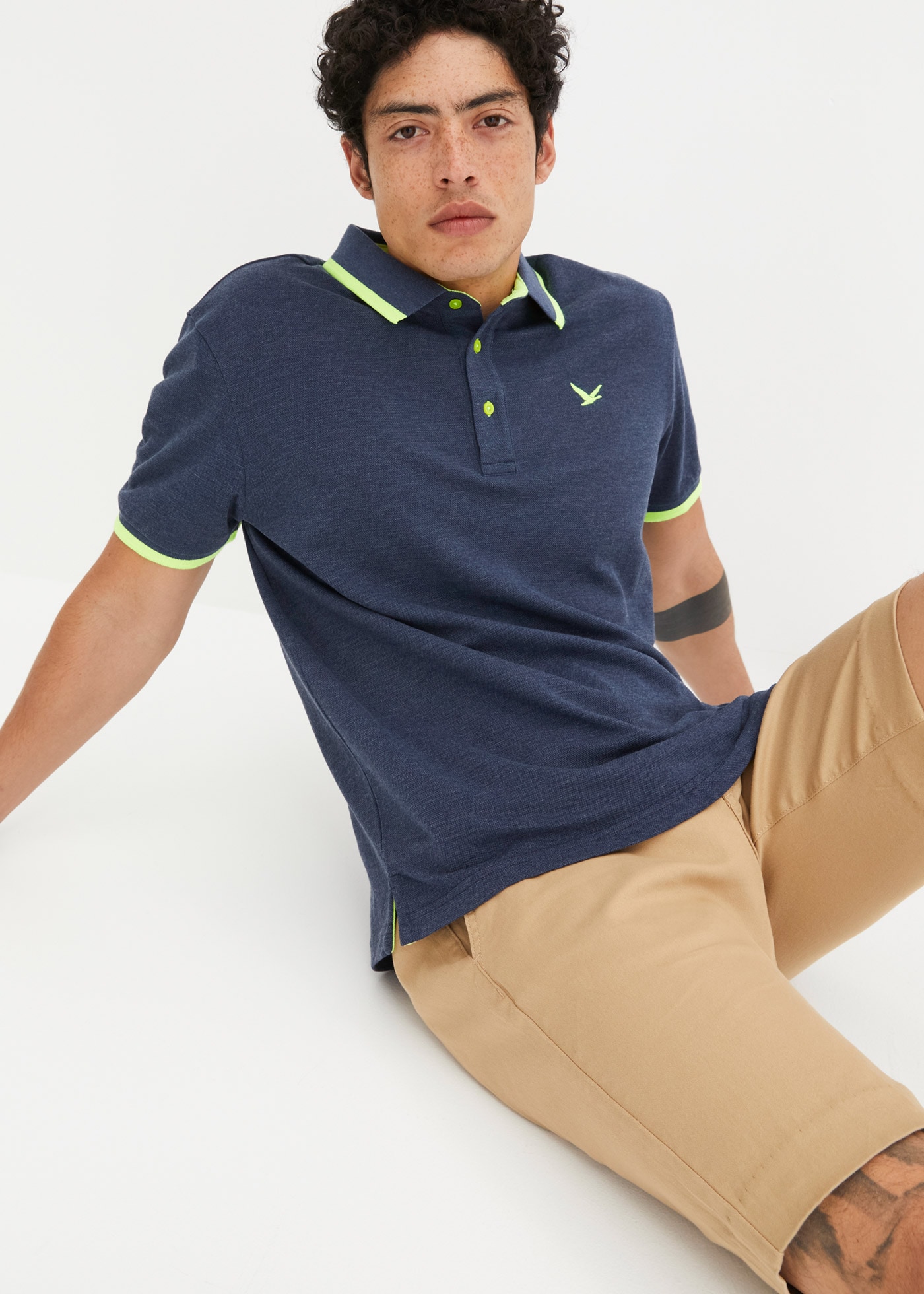 bonprix Poloshirt »Piqué-Poloshirt mit reiner Baumwolle« mit neonfarbenen Details