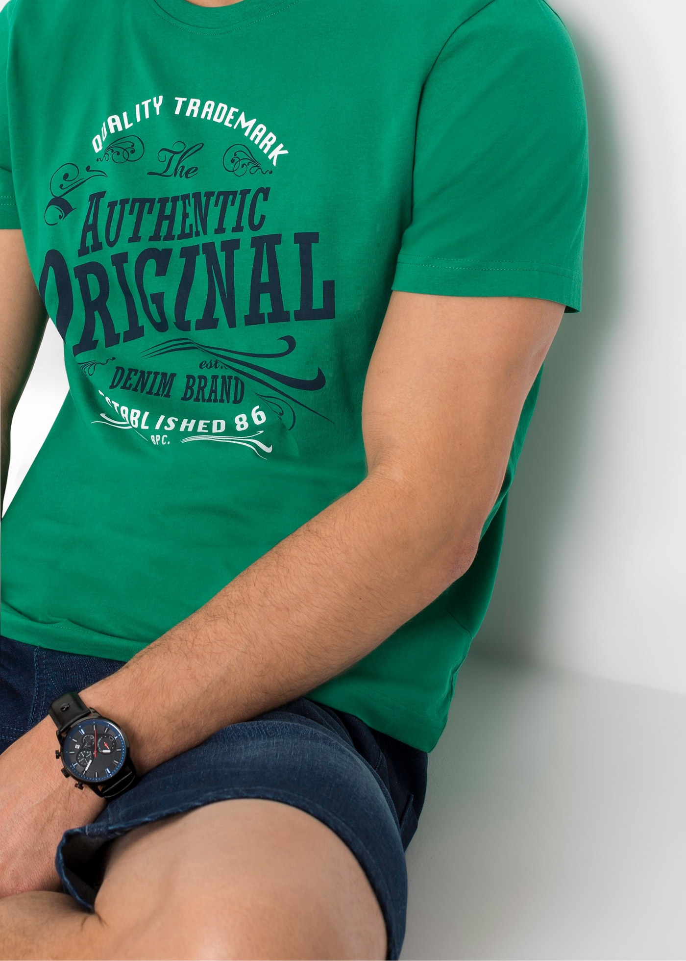 bonprix T-Shirt Packung, 2 Stk. Regular Fit, Kurzarm-Design, aus Baumwolle, mit Brustdruck