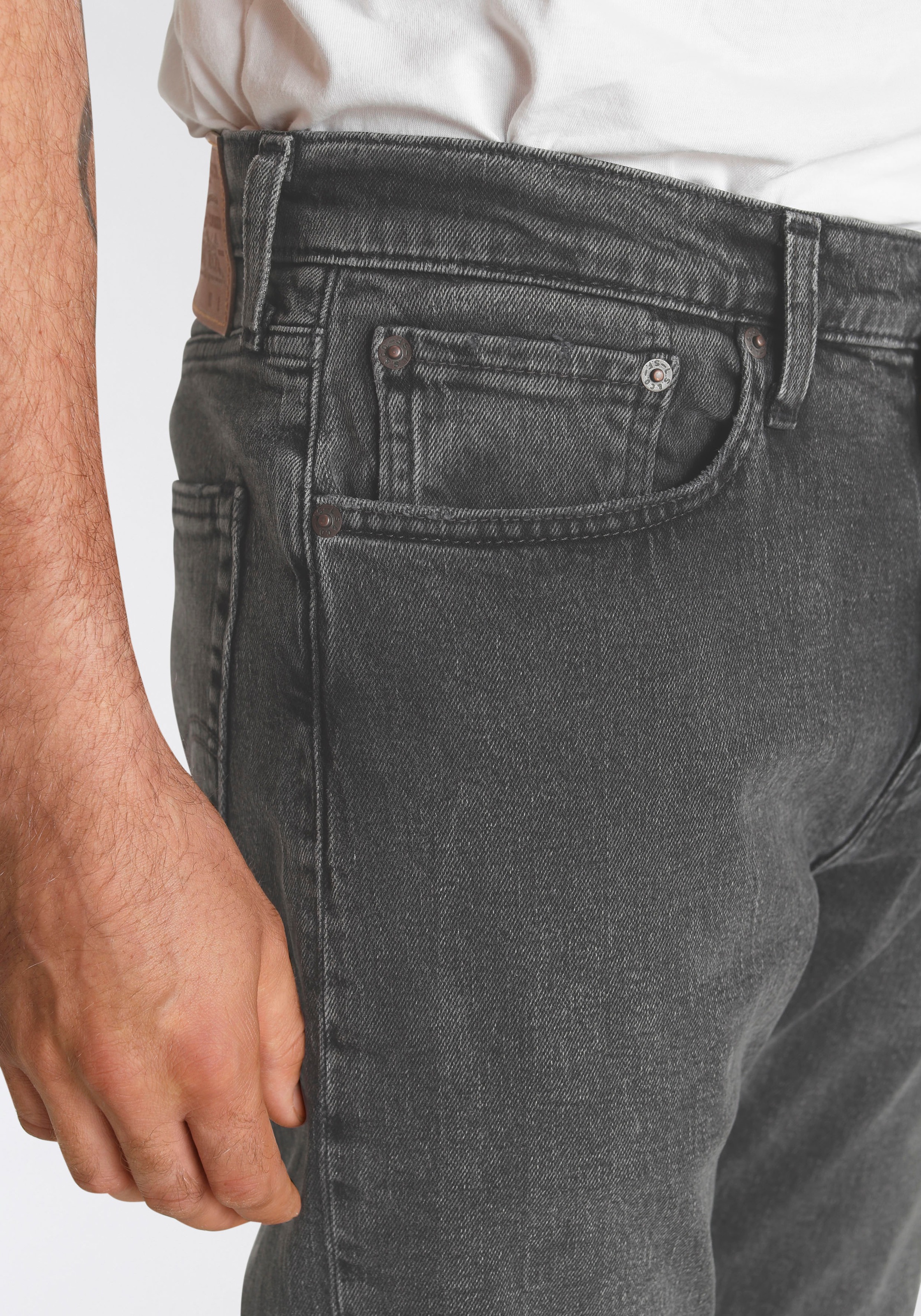 Levi's® Tapered-fit-Jeans »502 TAPER«, in elegantem, modernem Stil