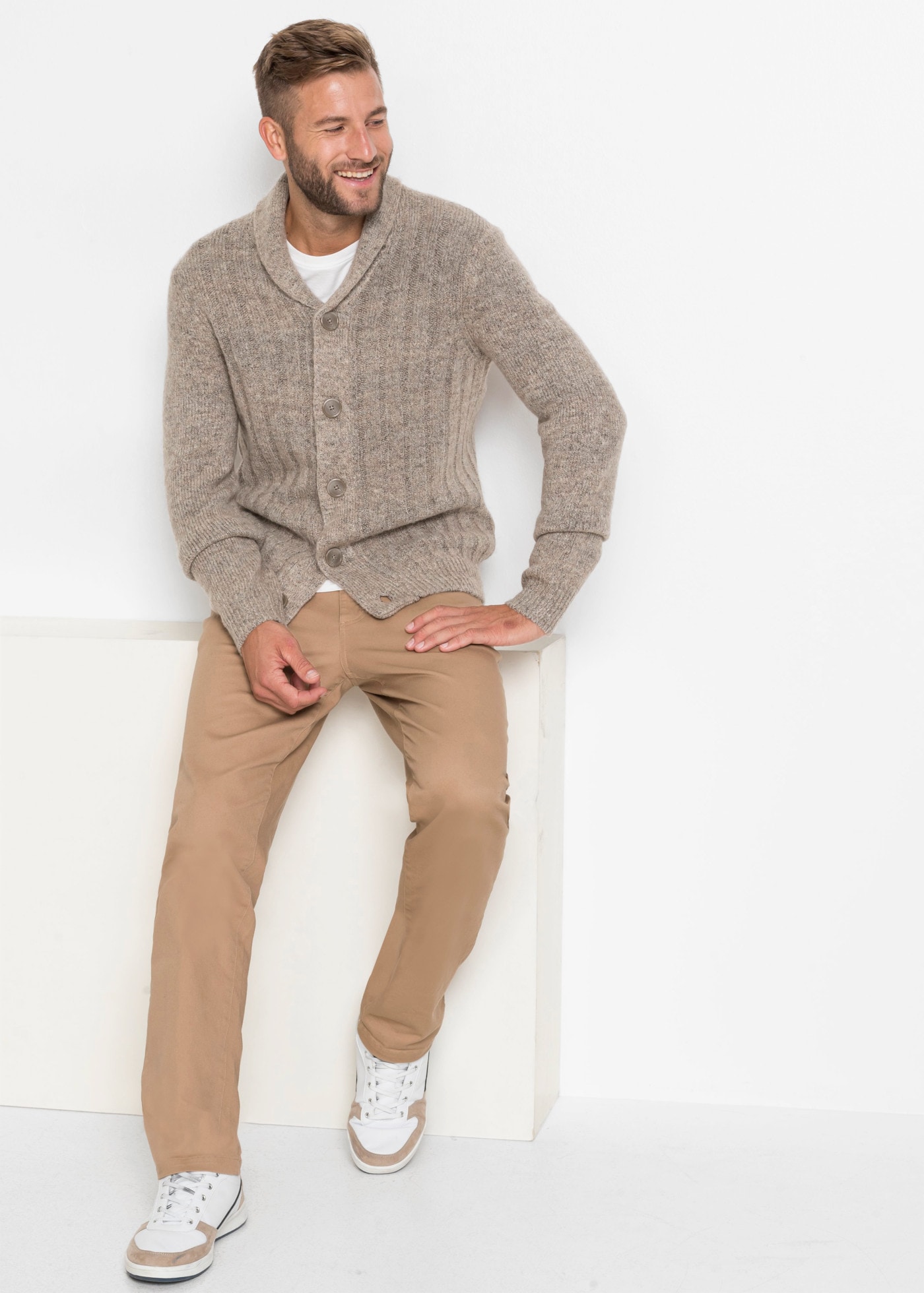 bonprix Strickjacke in weicher Qualität, Regular Fit, mit Schalkragen