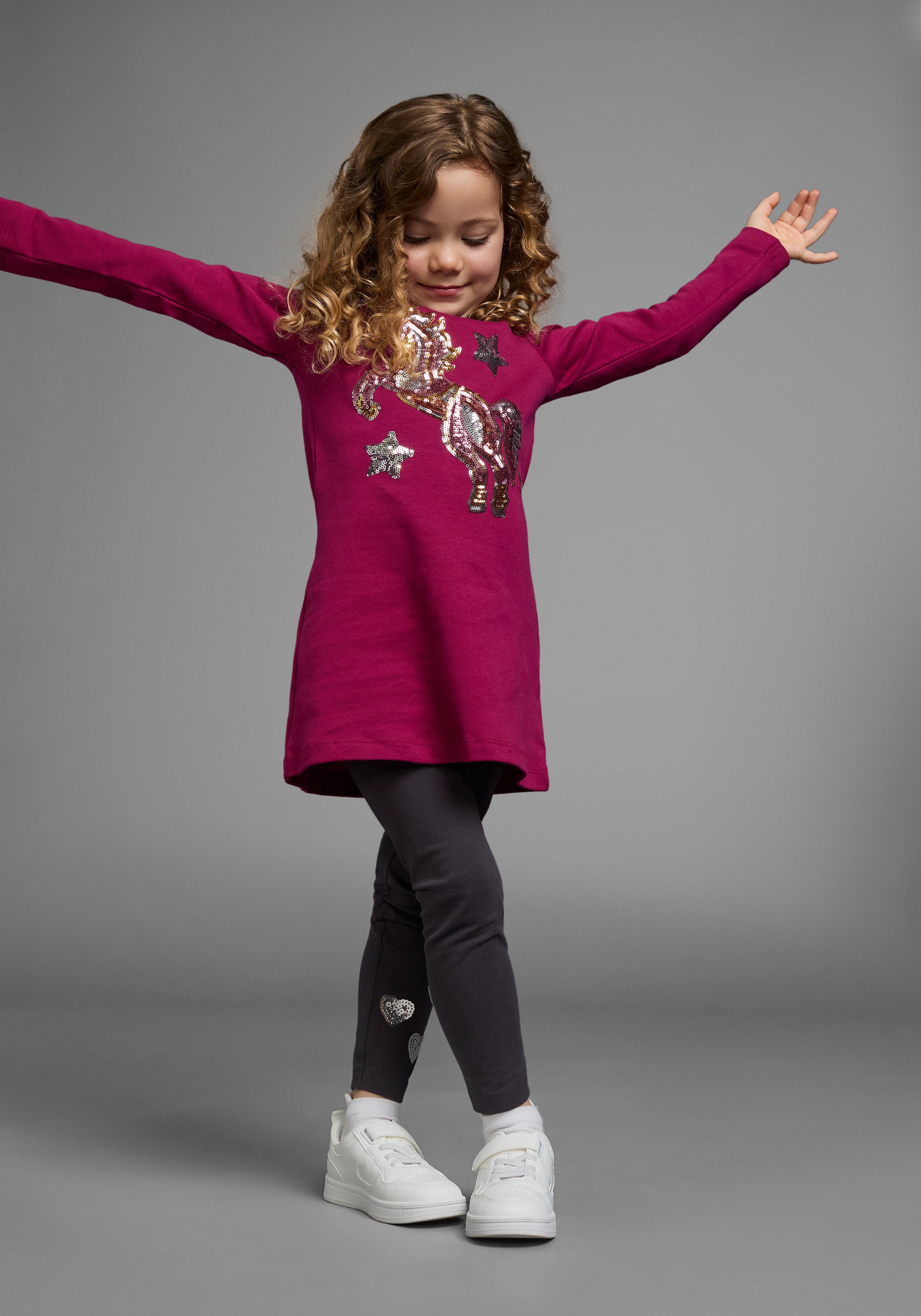 KIDSWORLD Langarmshirt »PFERD«, Langarm, ausgestellter Schnitt, bedruckt, Rundhalsausschnitt