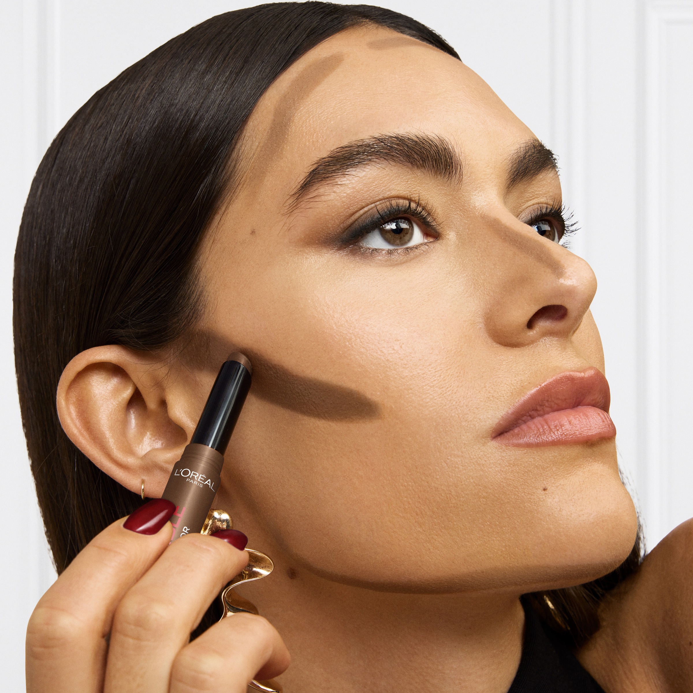 L'ORÉAL PARIS Contouring-Stick »INFAILLIBLE 24H FACE SCULPTOR CONTOURING STICK« sorgt auch unterwegs für besonders schnelle Touch-ups