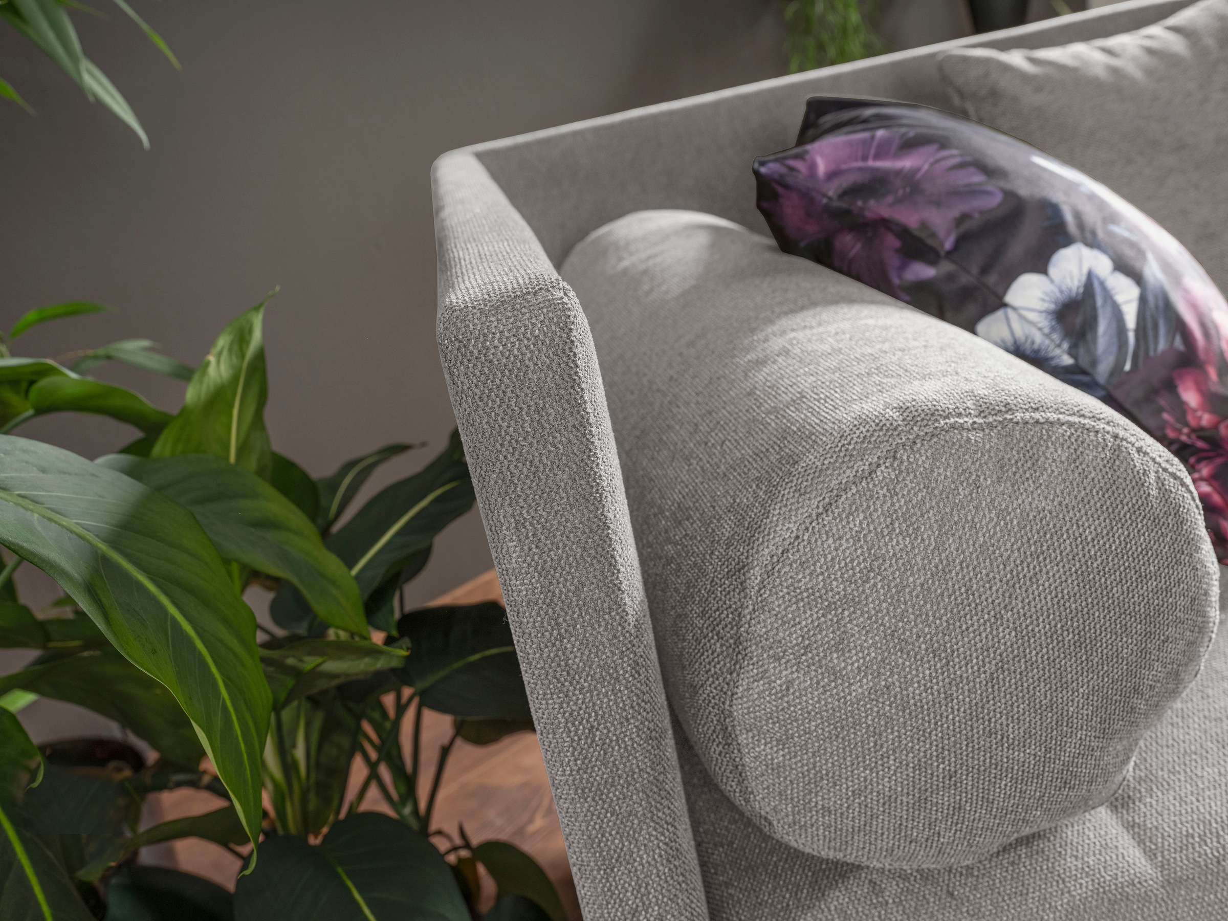 alina Schlafsofa »Kona«, 7-Zonen Taschenfederkernmatratze, Zierkissen-Set und Schlummerrollen