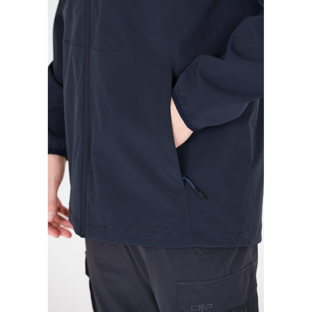 CMP Funktionsjacke mit Kapuze für Wandern und Outdoor-Aktivitäten, mit praktischer Ärmeltasche