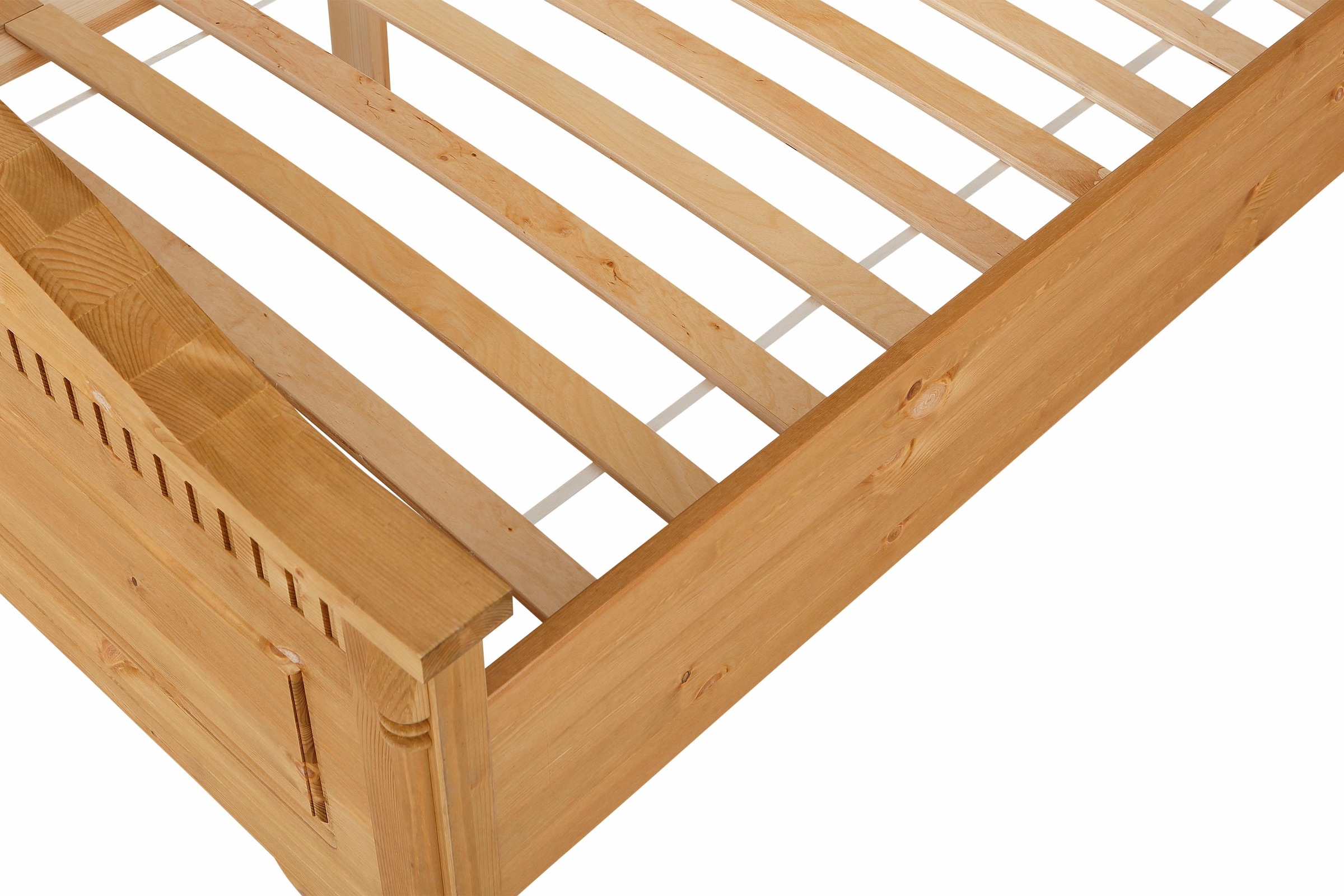 Home affaire Massivholzbett »Graz, hohe Belastbarkeit, klassischer Landhausstil, FSC® zertifiziert«, (Breite/Belastbarkeit 180cm/220 KG, 90cm/=120KG), mit dekorativen Fräsungen, inklusive Lattenrost