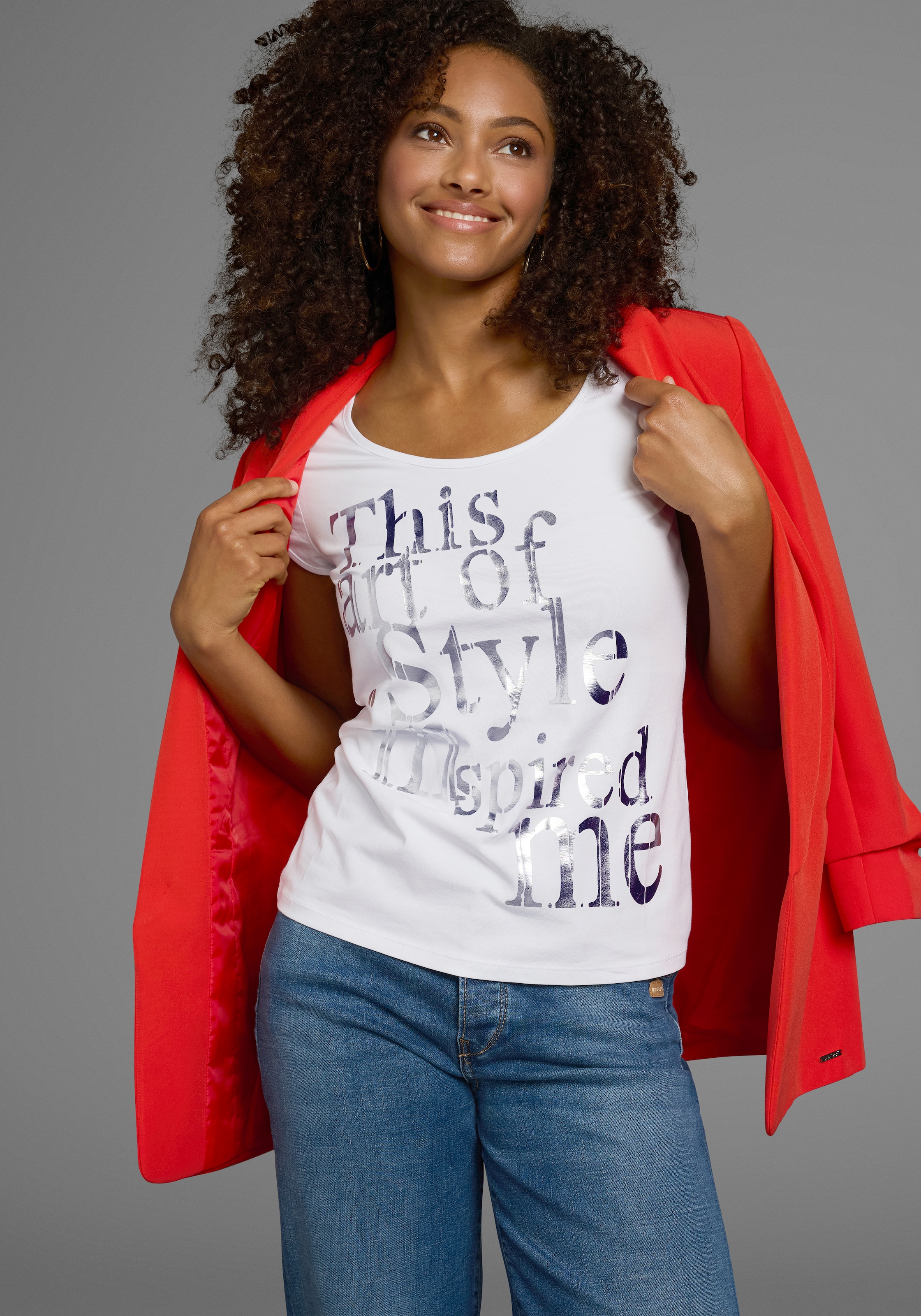 Laura Scott T-Shirt sehr figurbetonte Passform, mit Rundhalsausschnitt