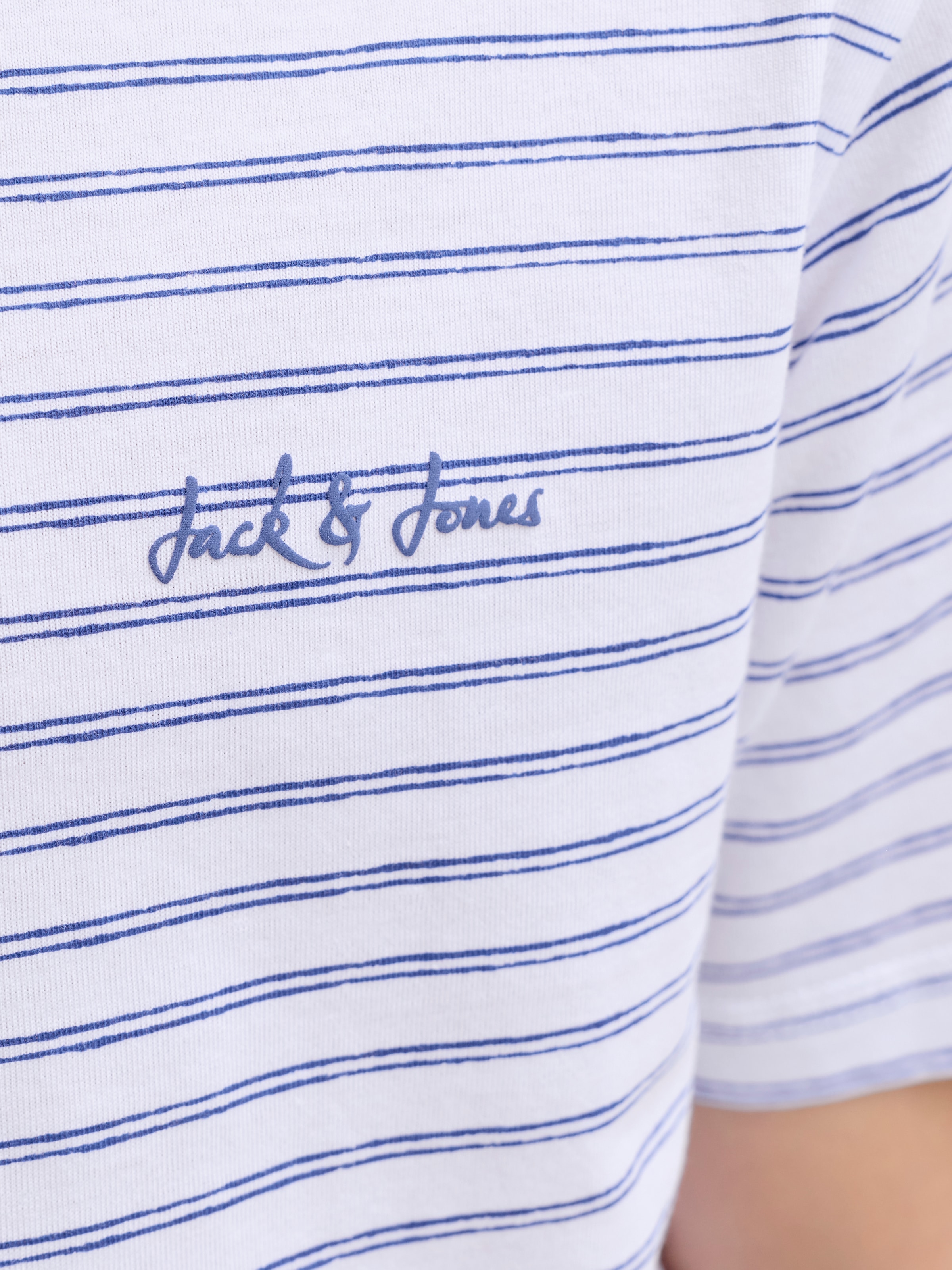 Jack & Jones Junior T-Shirt »JJDEVIN DAYTONA STRIPED TEE SS CN JNR« mit dezenter Logostickerei