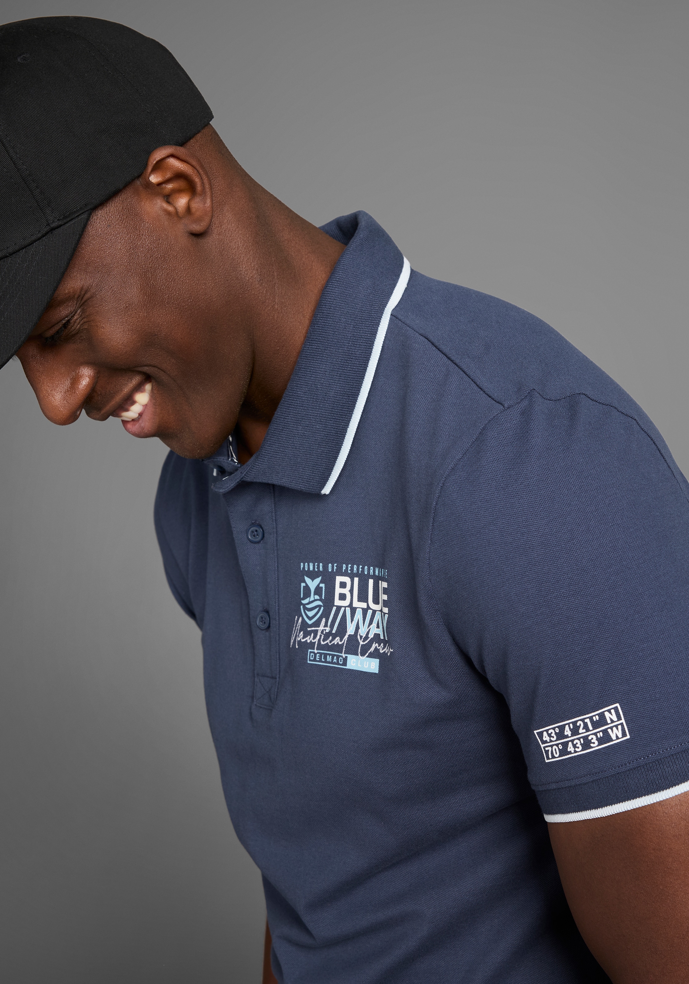 DELMAO Poloshirt, mit sportlichen Kontraststreifen & gestreifter Knopfleistenblende