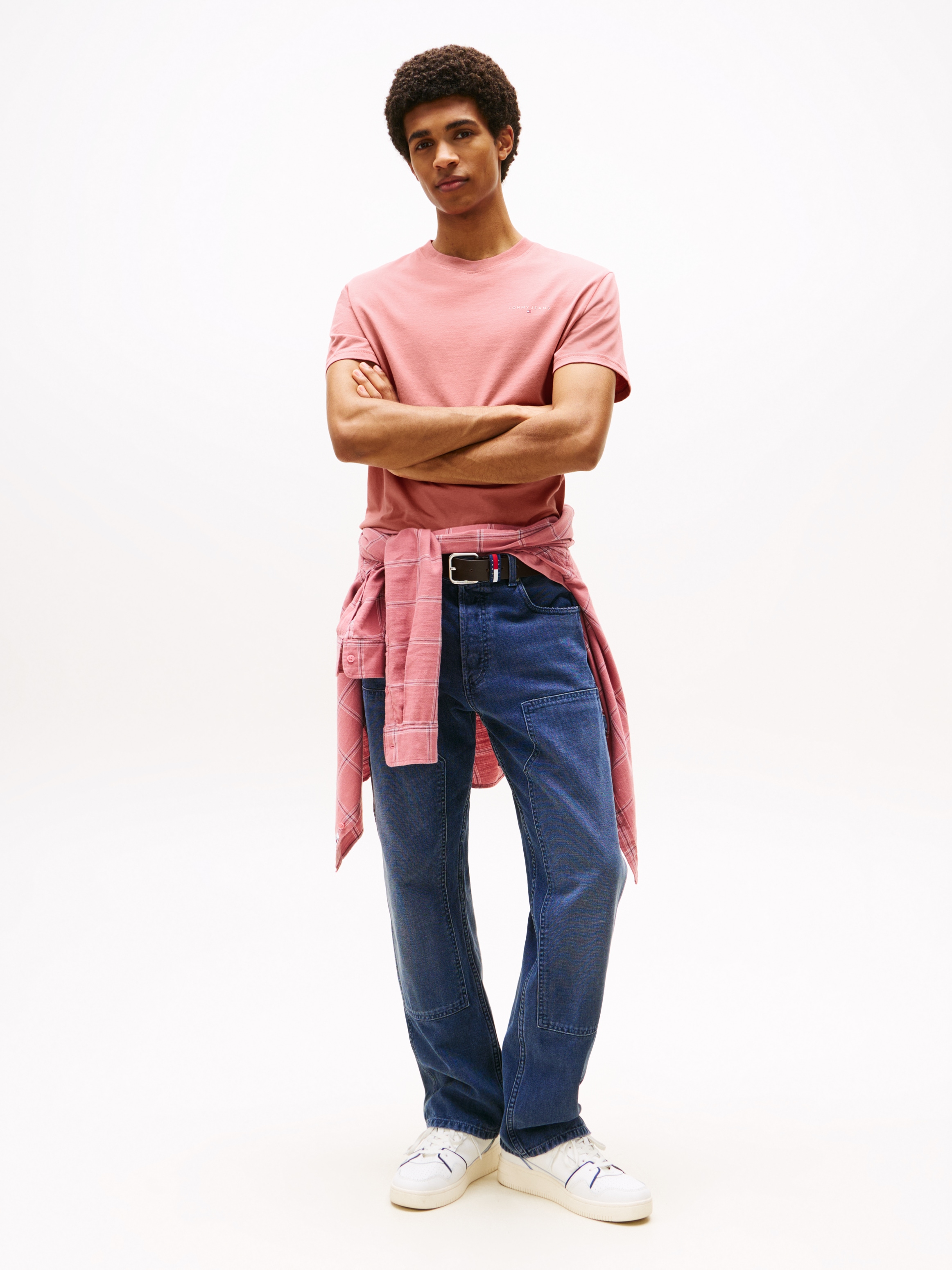 Tommy Jeans T-Shirt »TJM SLIM LINEAR CHEST TEE EXT« Mit Rundhalsausschnitt