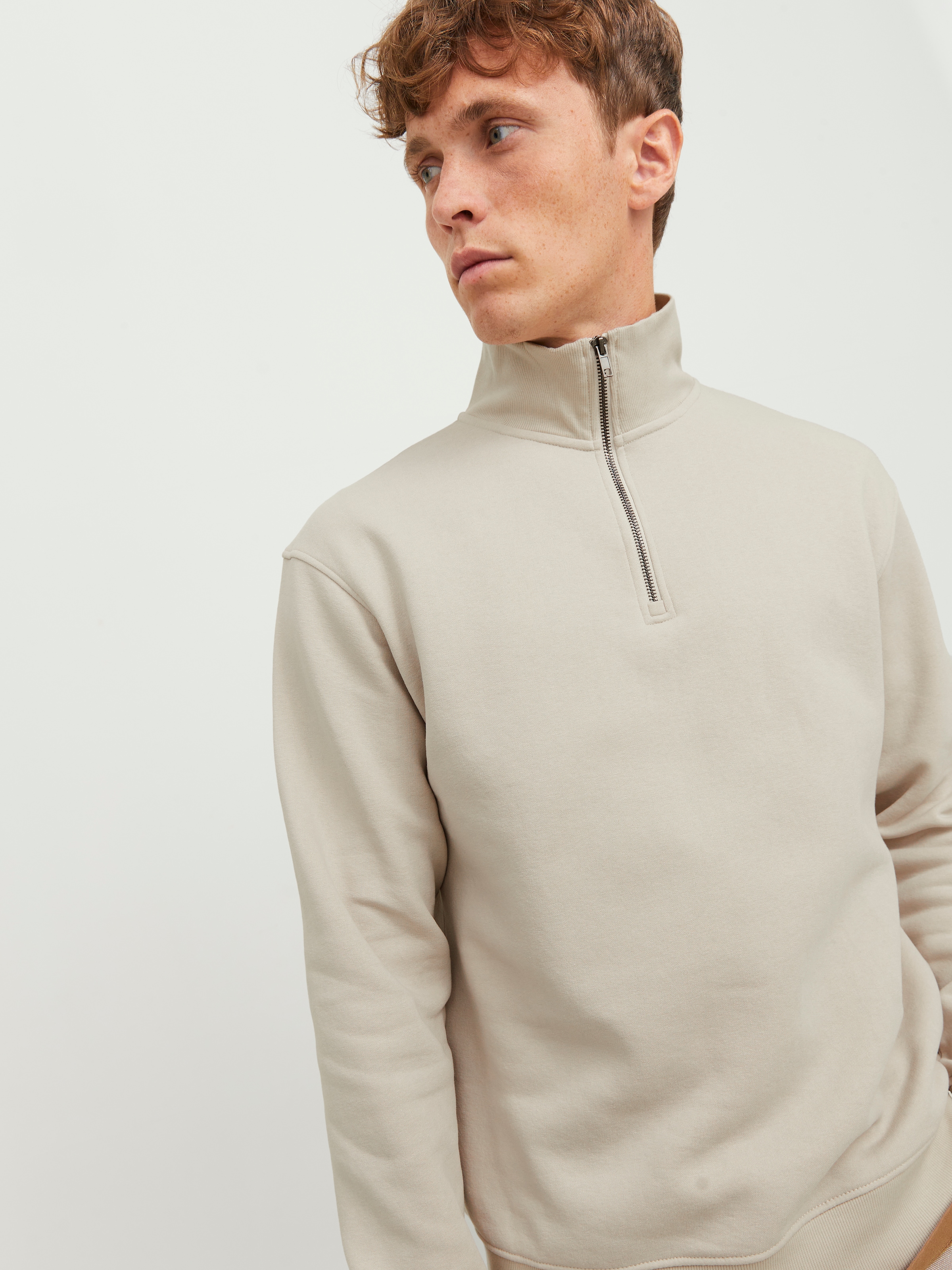 Jack & Jones Sweatshirt »JJEBRADLEY SWEAT HALF ZIP NOOS«, mit Troyer Kragen
