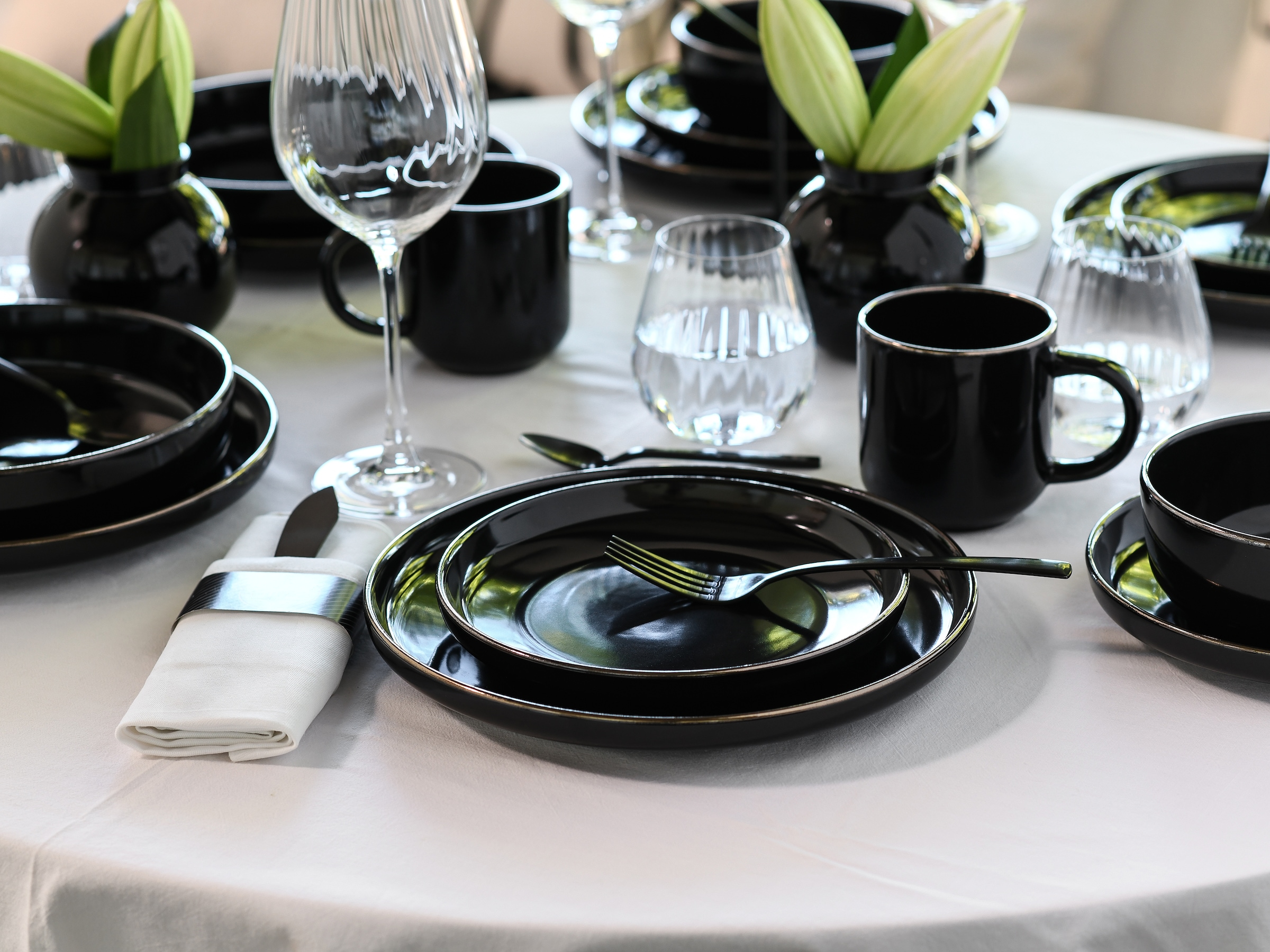 CreaTable Kombiservice »Nordic Festive, Service 16-tlg.« Minimalistisches Design, Dezente goldene Akzente