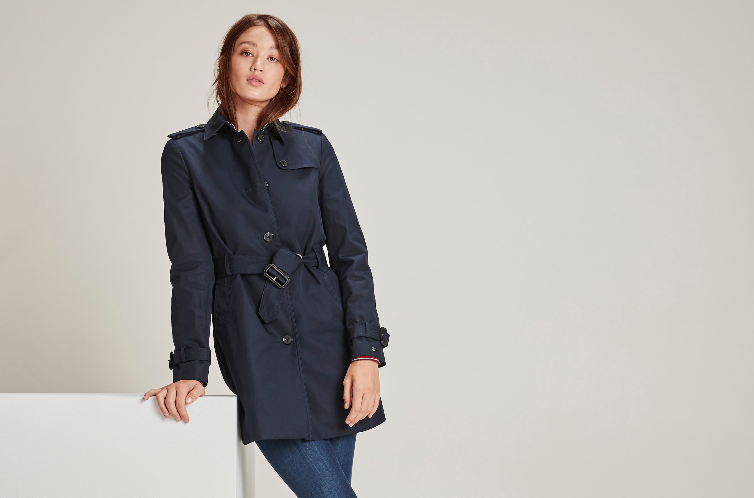 Tommy Hilfiger Langjacke »HERITAGE SINGLE BREASTED TRENCH«, mti den typischen Trenchdetails & Tommy Streifen als Gürtelschlaufe