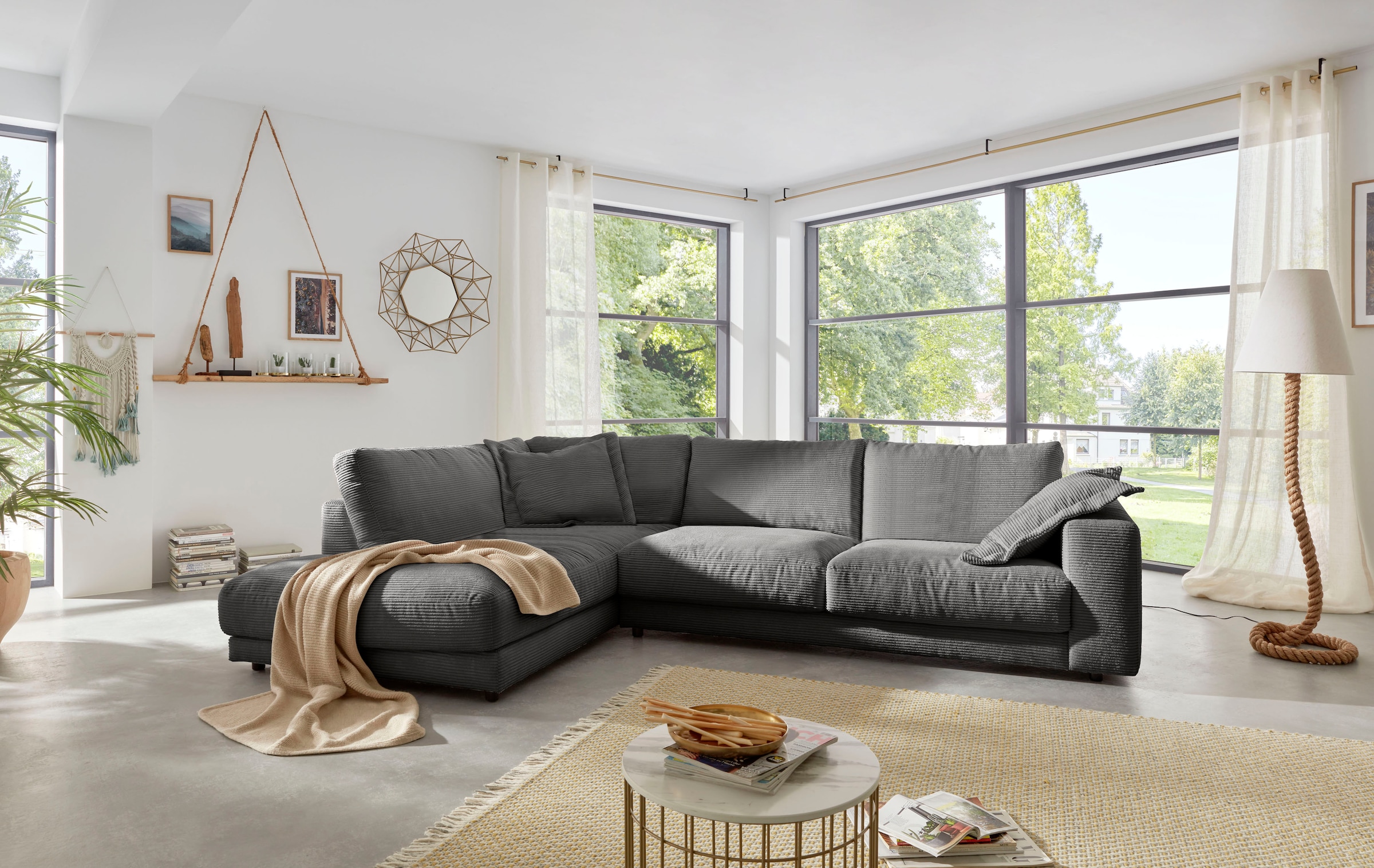 Places of Style Ecksofa »Enisa XXL B/T/H: 325/224/85 cm L-Form«, Kuschelig, gemütlich, in 5 Farben, Bezug in Cord, mit 2 Zierkissen