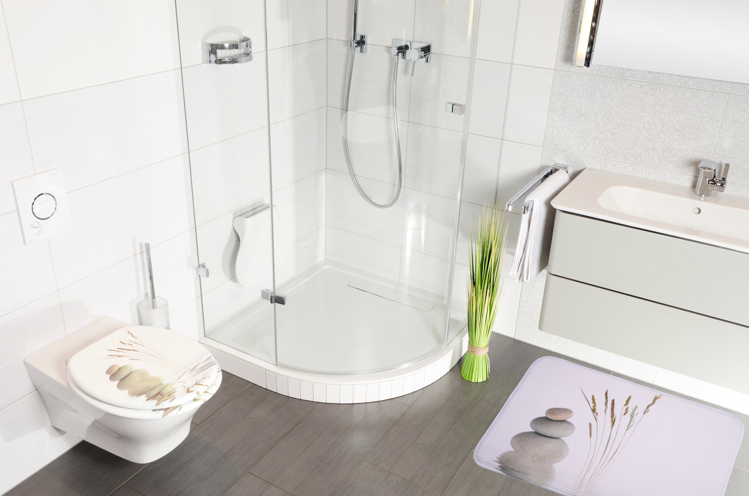 Sanilo Badaccessoire-Set »Balance«, (Komplett-Set, 3 tlg.), bestehend aus WC-Sitz, Badteppich und Waschbeckenstöpsel