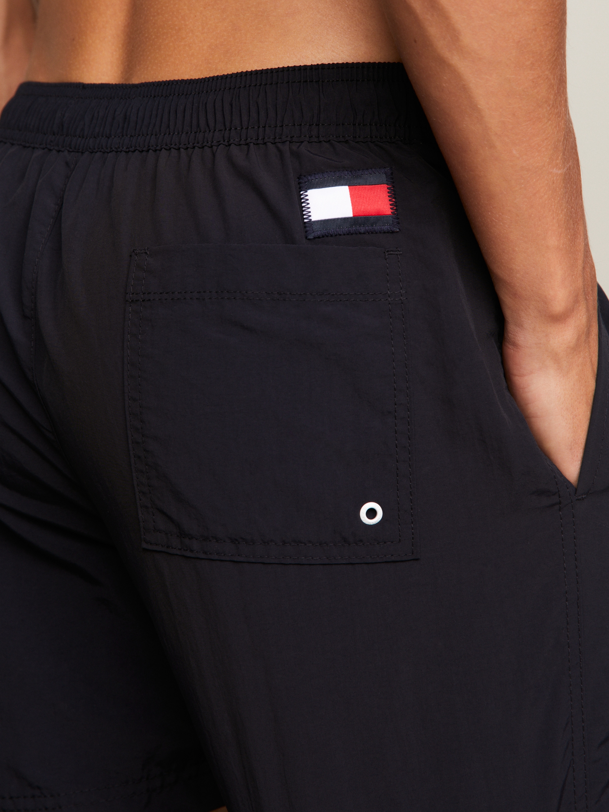 Tommy Hilfiger Swimwear Badeshorts »SF MEDIUM DRAWSTRING« mit Tommy Hilfiger Markenlabel