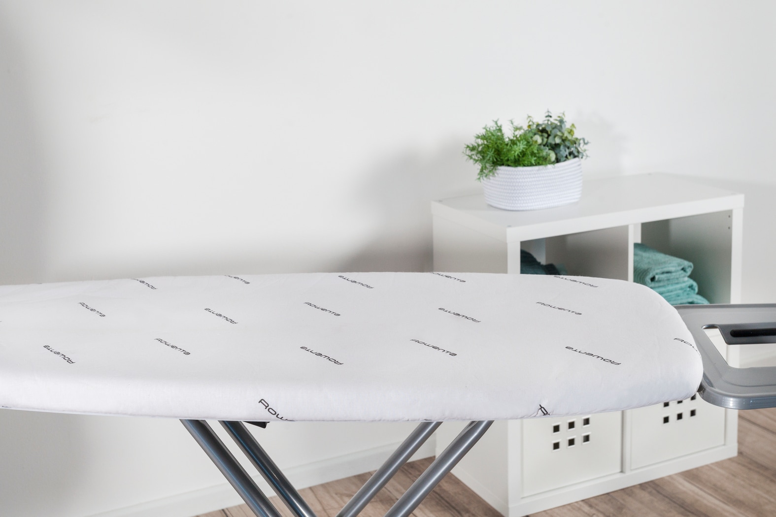 Rowenta Bügelbrett »Pro Comfort« Bügelfläche 47 cmx130 cm extra-stabiles Design, bis zu 40 kg belastbar, höhenverstellbar