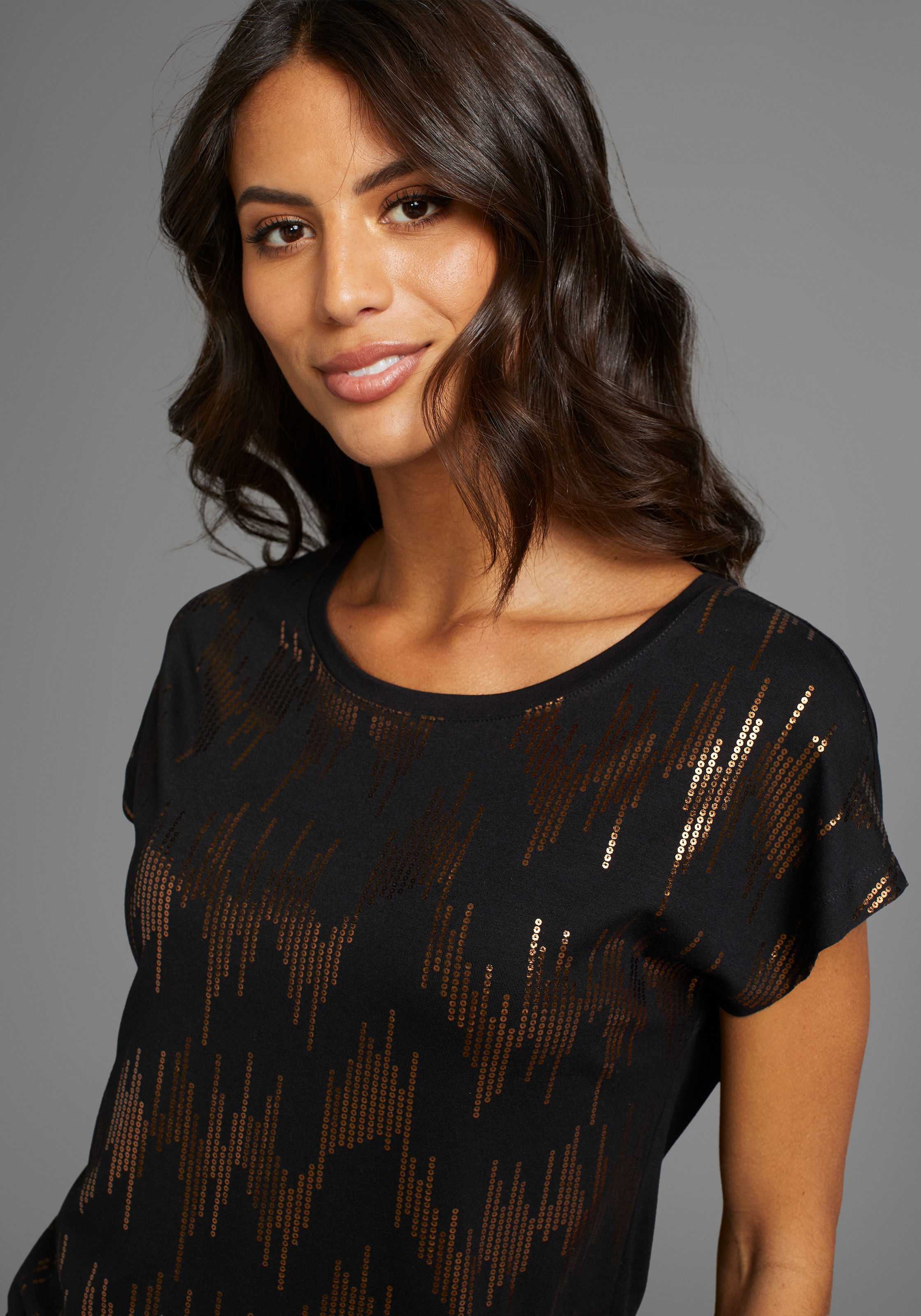 Laura Scott Rundhalsshirt figurumschmeichelnde Passform, aus elastischem Single Jersey