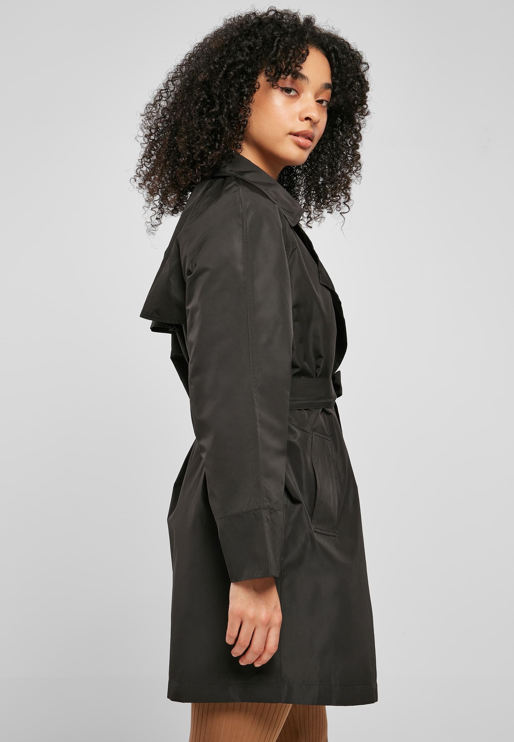 URBAN CLASSICS Winterjacke »Urban Classics Damen Ladies Crinkle Nylon Minimal Trench Coat« 1 Stk. tlg. ohne Kapuze