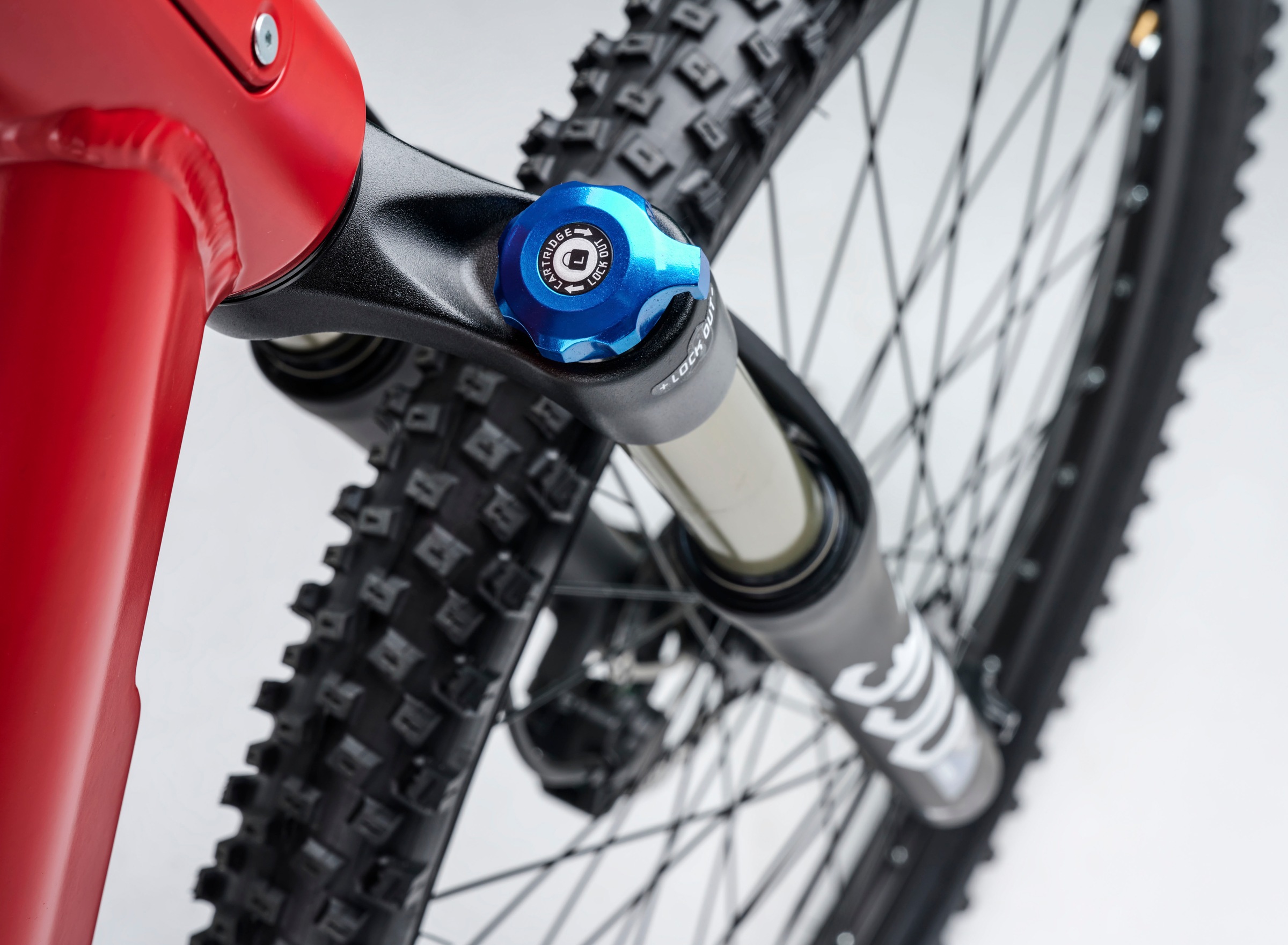 S’COOL »S'COOL e-troX race 26-9S Alivio - Red/Orange« 9 Gang Shimano Kettenschaltung Heckmotor 252 W