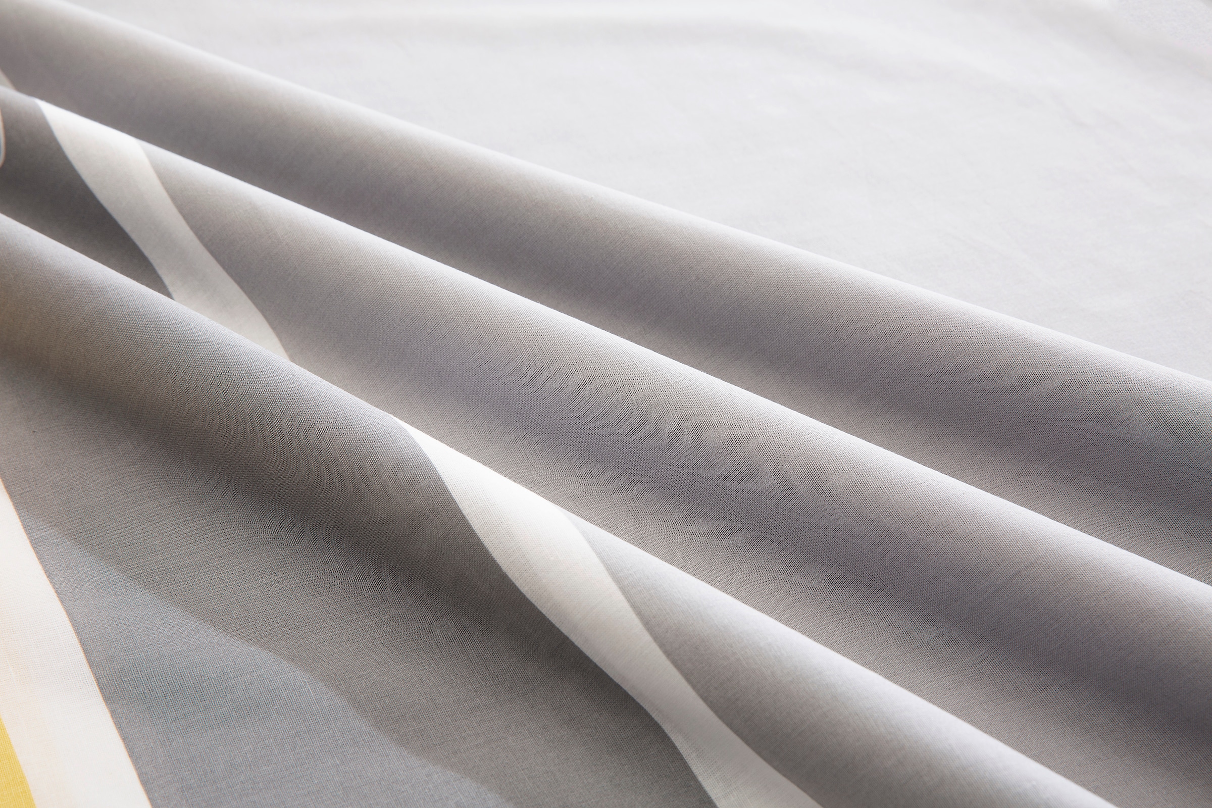 TOM TAILOR HOME Bettwäsche »Felix in Gr. 135x200 oder 155x220 cm«, mit GRATIS-Zugabe: Gästehandtuch (100% Baumwolle), mit Reißverschluss