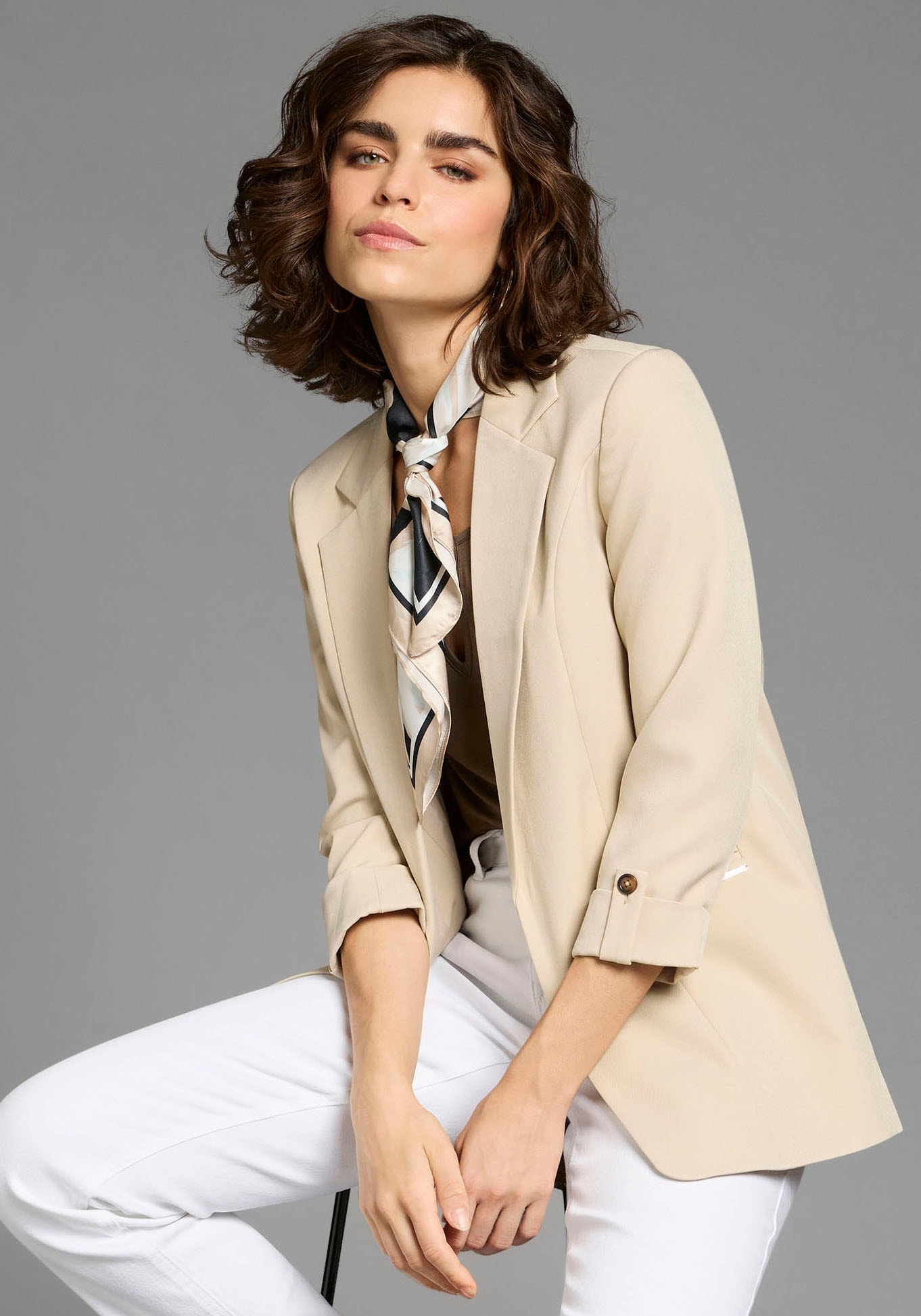 Laura Scott Nickituch mit großem Milfleur Muster - NEW