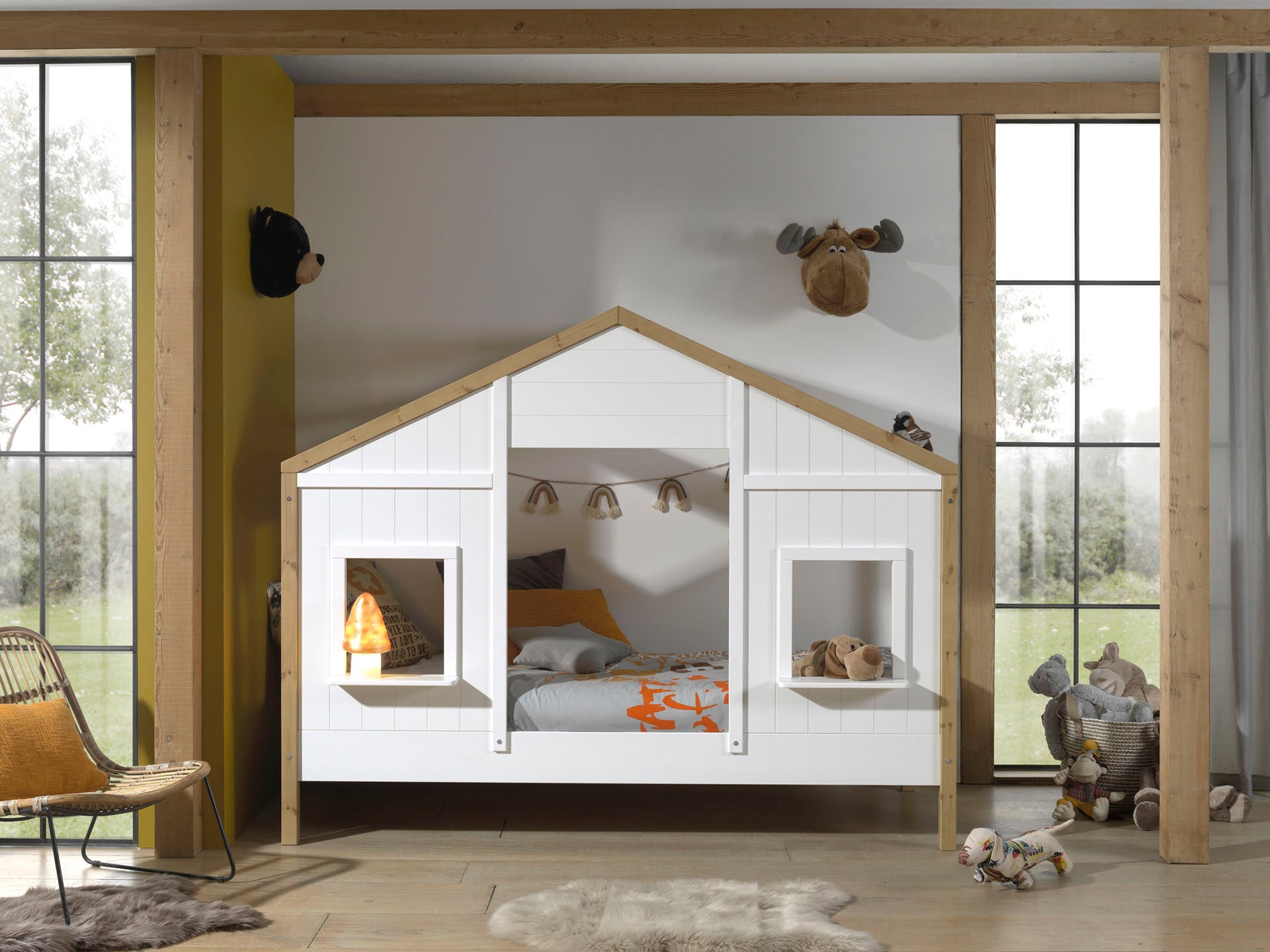 Vipack Hausbett "Babs, mit Dachaufbau, Fenstern, Made in Europe, originelle günstig online kaufen