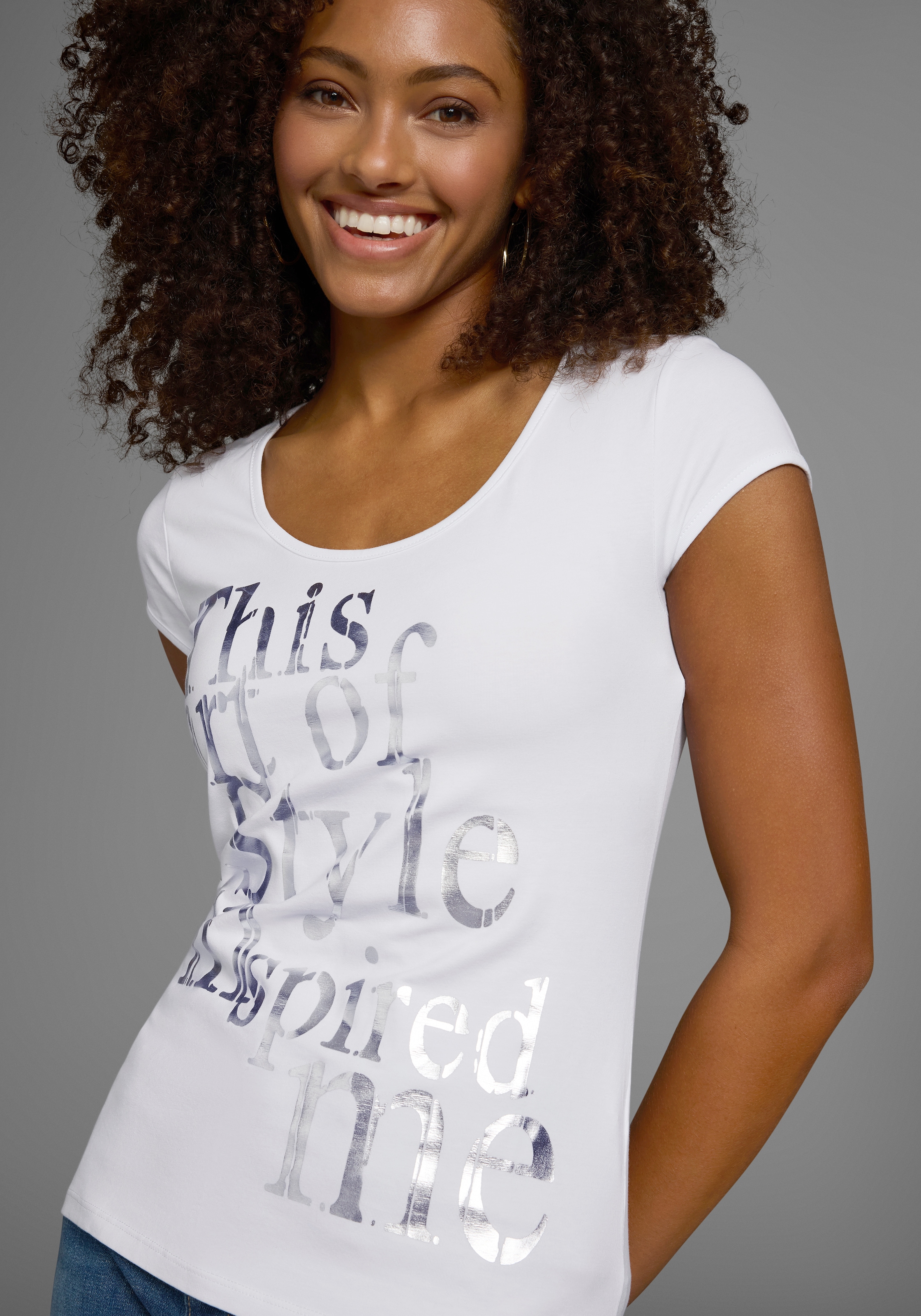 Laura Scott T-Shirt sehr figurbetonte Passform, mit Rundhalsausschnitt