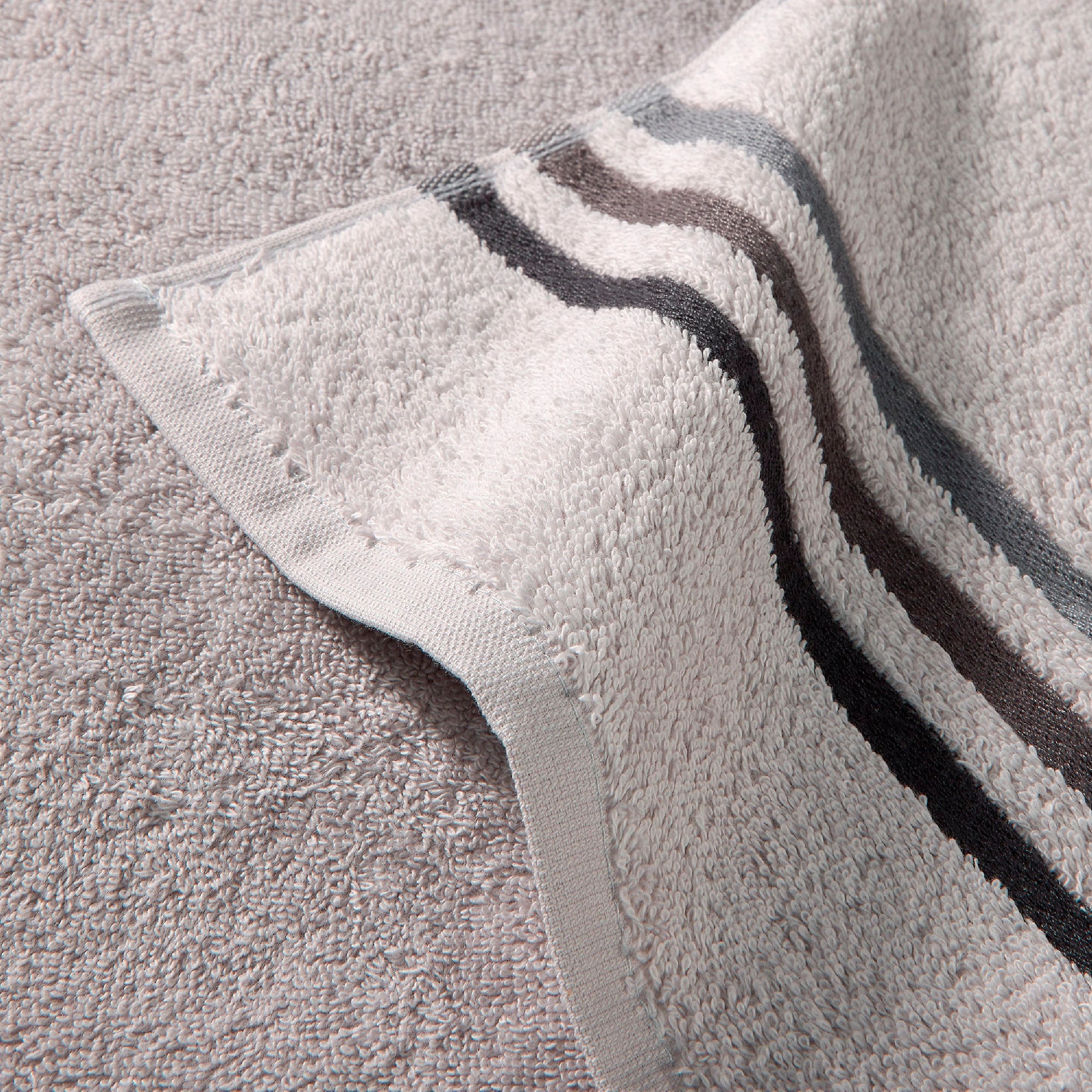 Schiesser Duschtücher »Skyline Color aus 100 % Baumwolle mit eleganter Streifenbordüre«, (Set, 2 St.), MADE IN GREEN by OEKO-TEX®