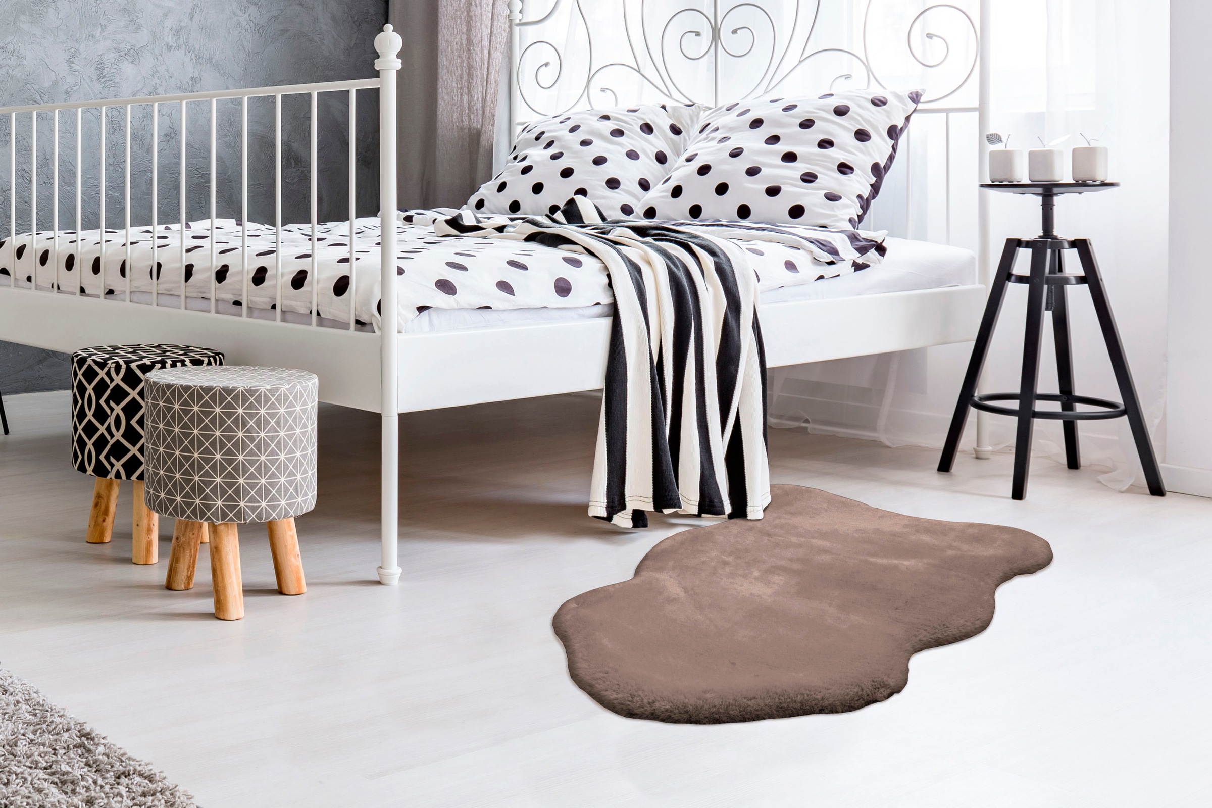 Padiro Fellteppich »Rabbit Light Sheepskin 825«, fellförmig, 23 mm Höhe, weiches Fellteppich-Imitat, Schlafzimmer, Kinderzimmer