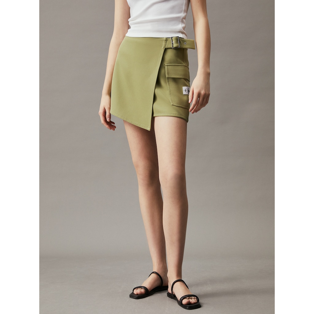 Calvin Klein Jeans Shorts »BUCKLE WRAP MINI SKORT«, mit Logopatch