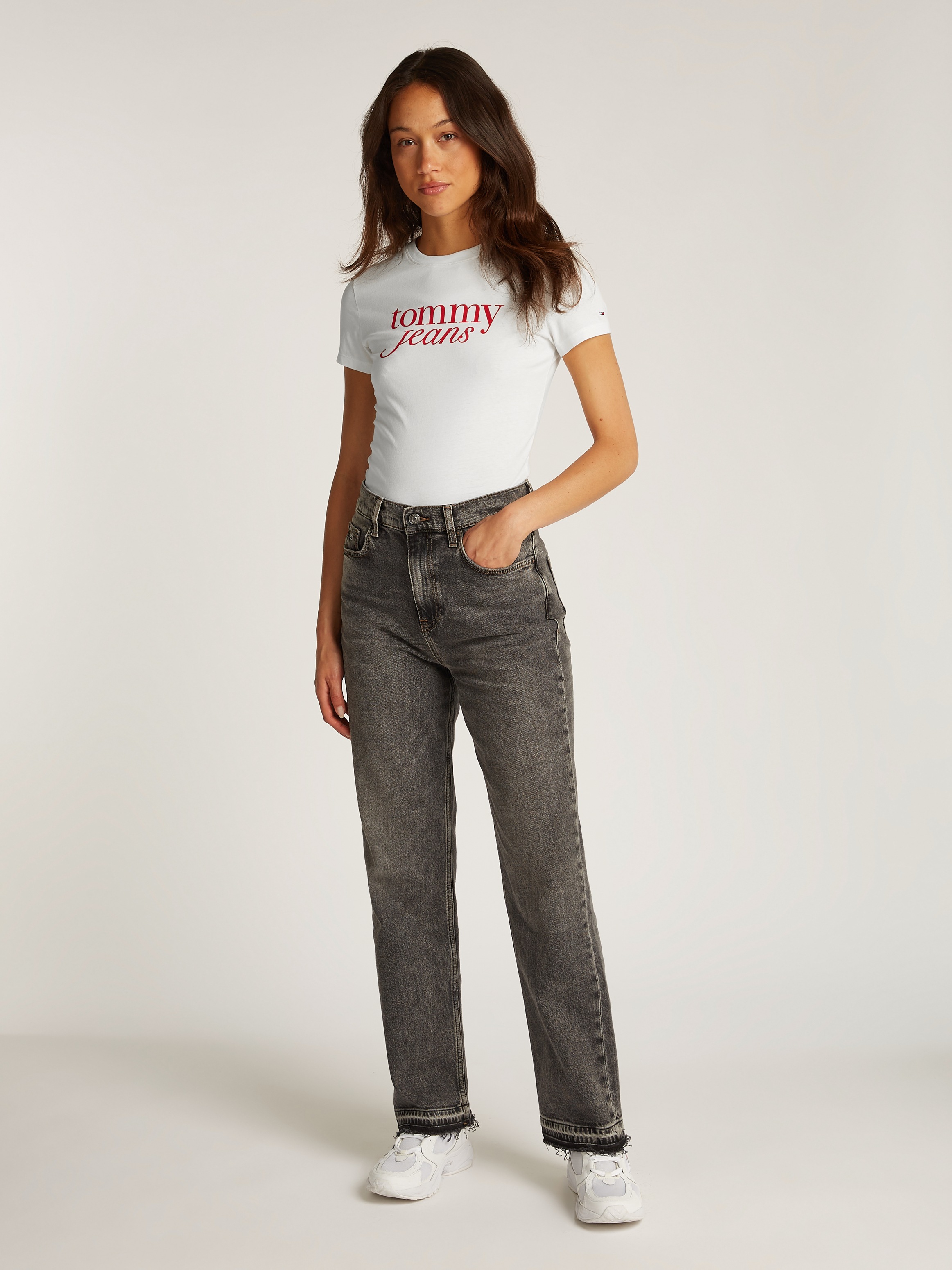 Tommy Jeans Curve Rundhalsshirt »Shirt TJW SLIM ESSENTIAL«, in Großen Größen, Logo-Print auf Brusthöhe, mit Logostickerei