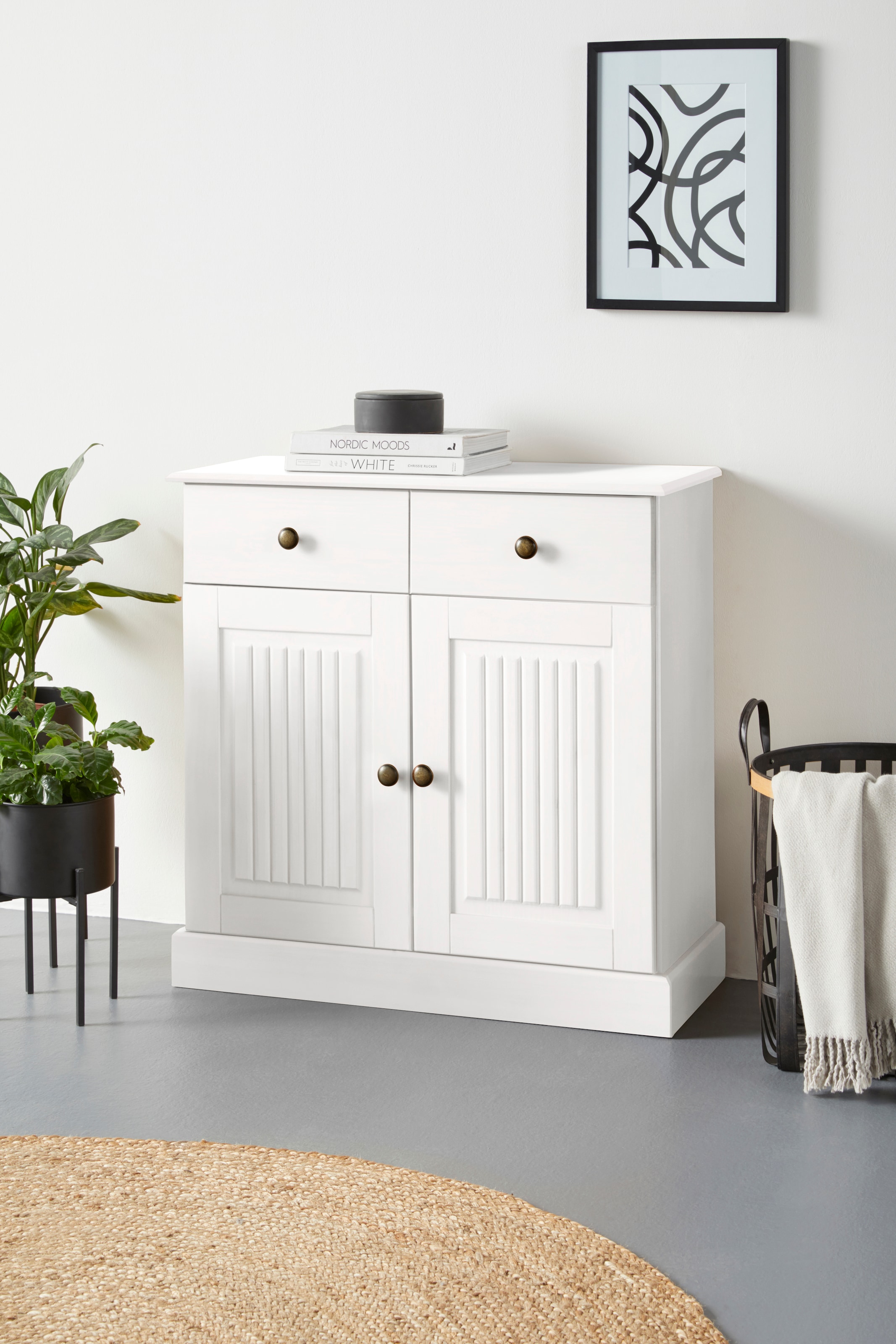 Home affaire Sideboard »Liotta«, Kommode mit verstellbaren Einlegeboden, massives Kiefernholz