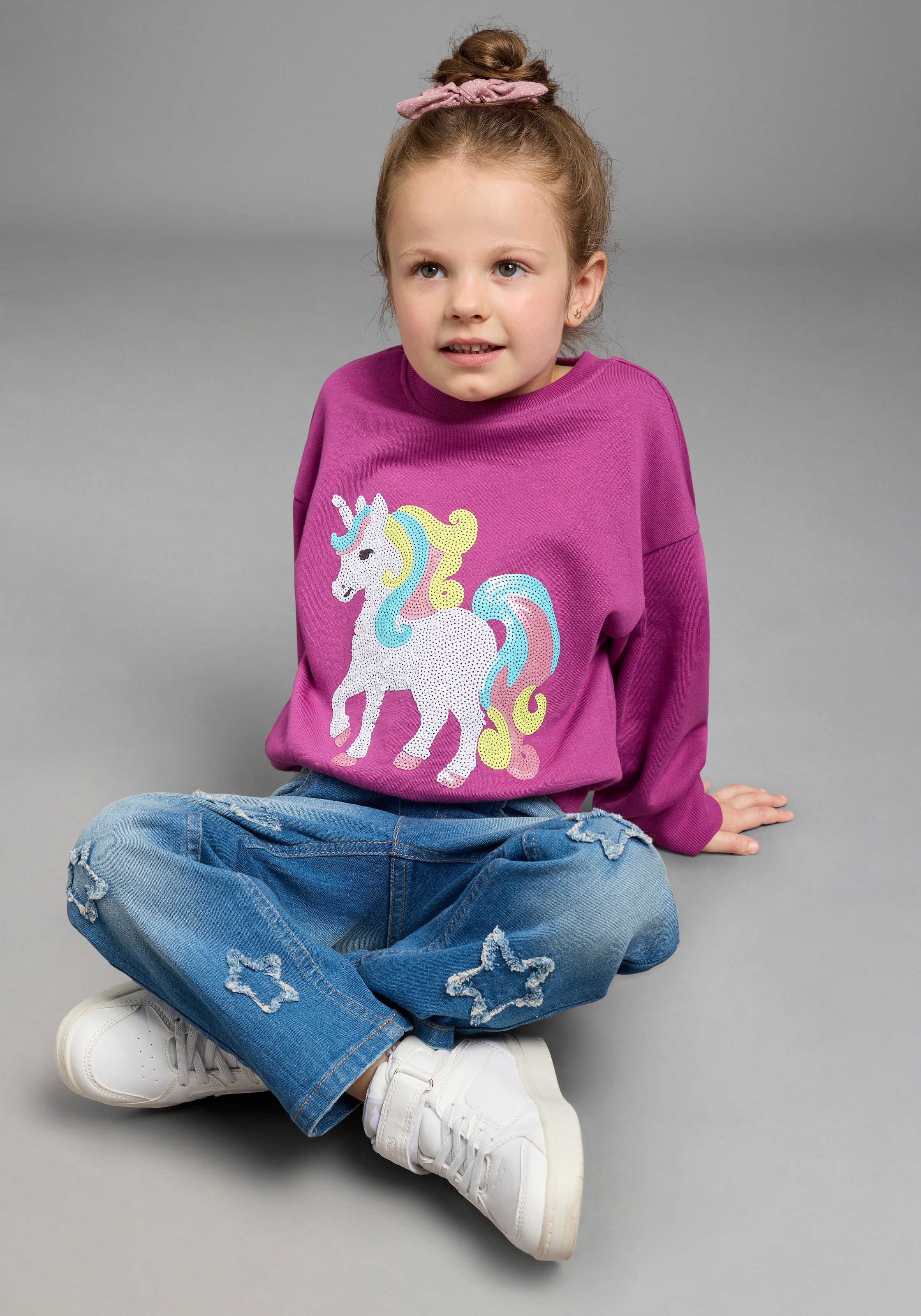 KIDSWORLD Sweatshirt »Einhorn-Applikation für kleine Mädchen«, Sweatshirt  mit schimmernden Pailletten-Applikationen

