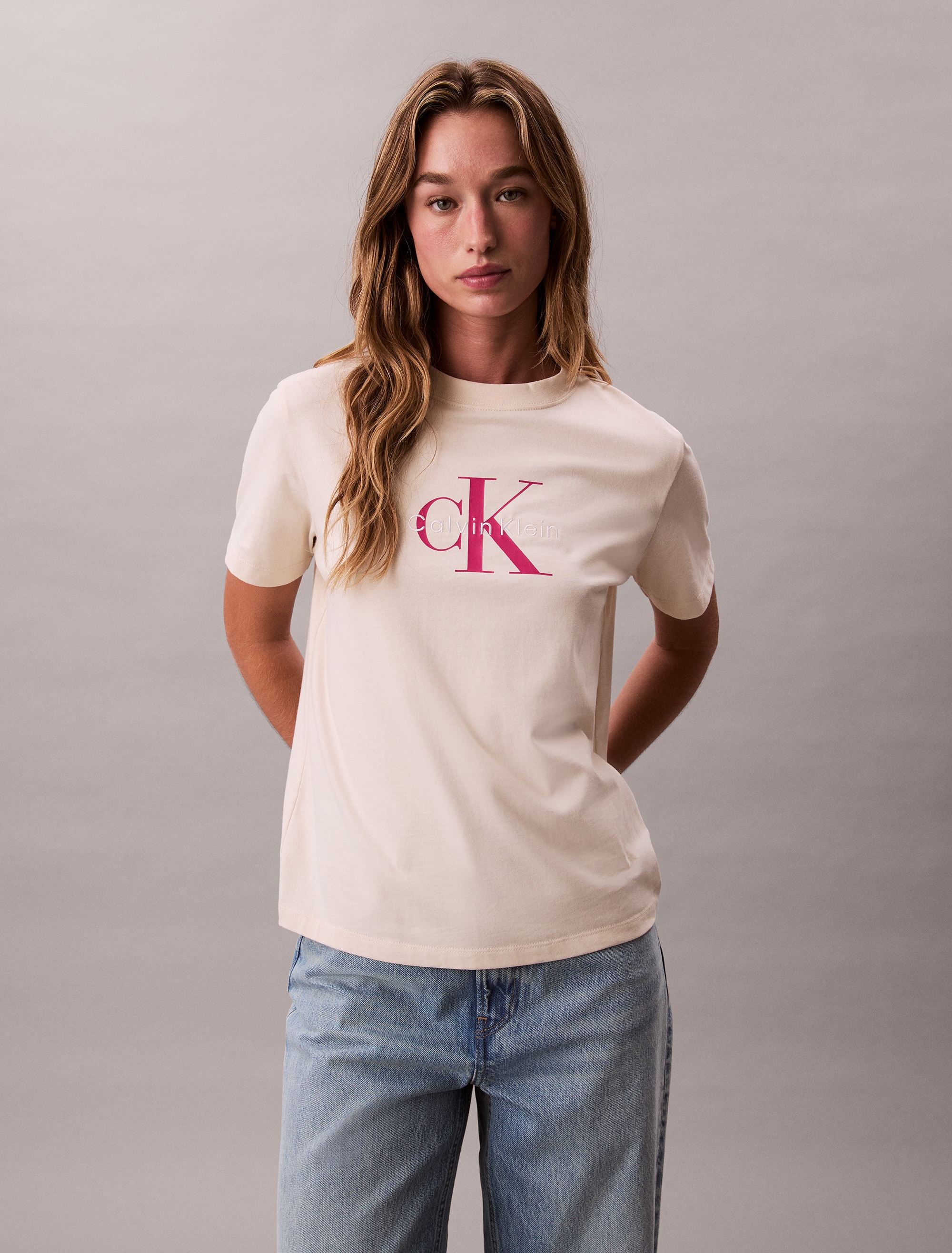 Calvin Klein Jeans T-Shirt »HERO SS CLASSIC MONOLOGO CNECK T« , Logoschriftzug