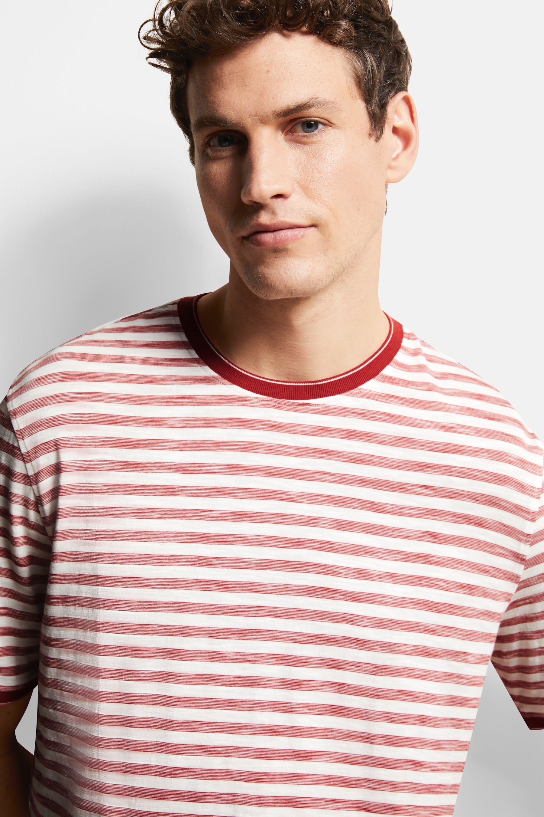 bugatti T-Shirt mit Fineliner-Streifen