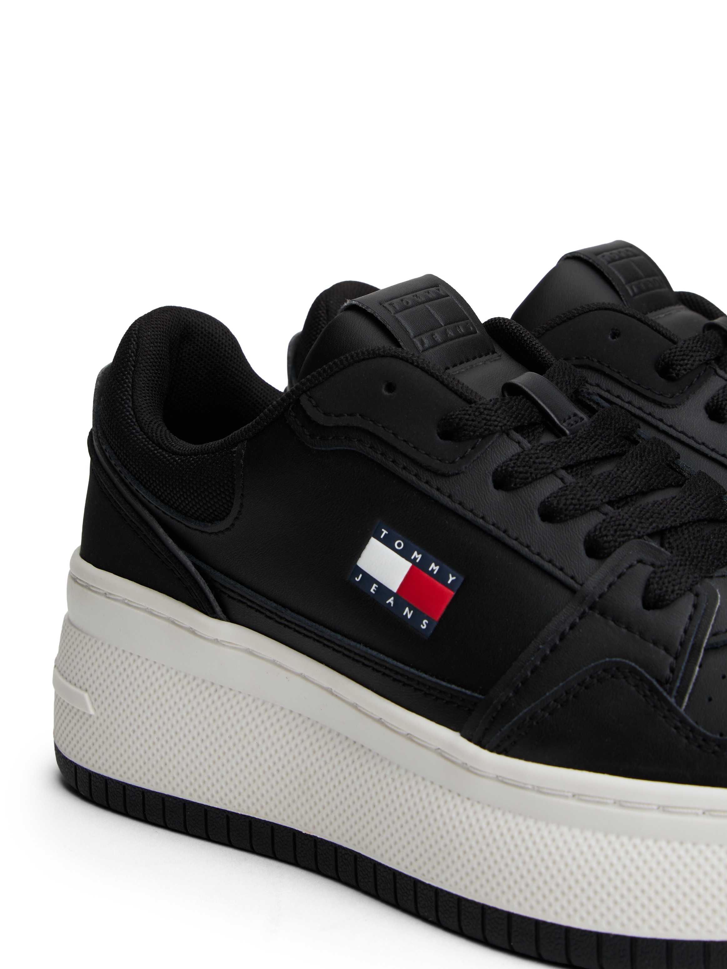 Tommy Jeans Keilsneaker »TJW RETRO BASKET FLATFORM«  , Plateau, Freizeitschuh, Schnürschuh, mit Lochmuster, im Basket-Look