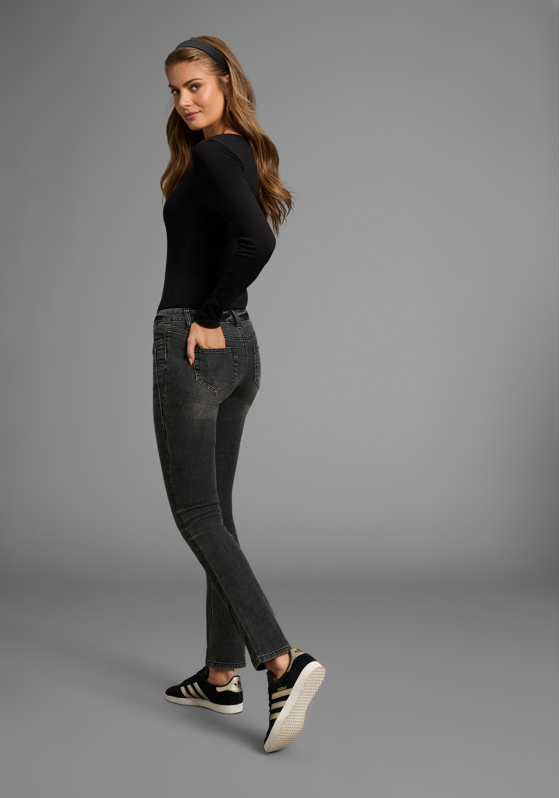 Arizona Comfort-fit-Jeans »mit Keileinsätzen« niedrige Leibhöhe